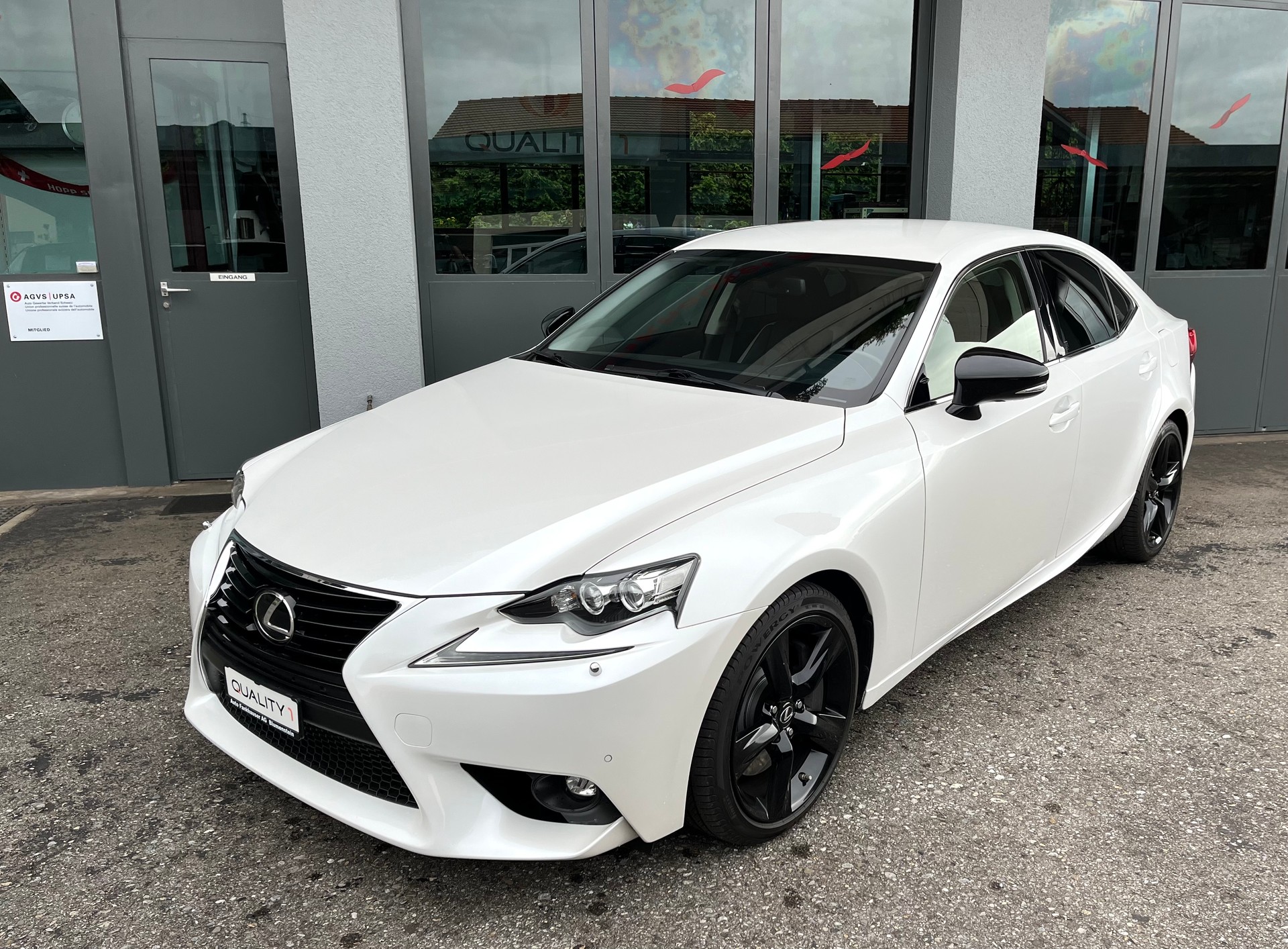 LEXUS IS 200t Sport Automatic-image-2