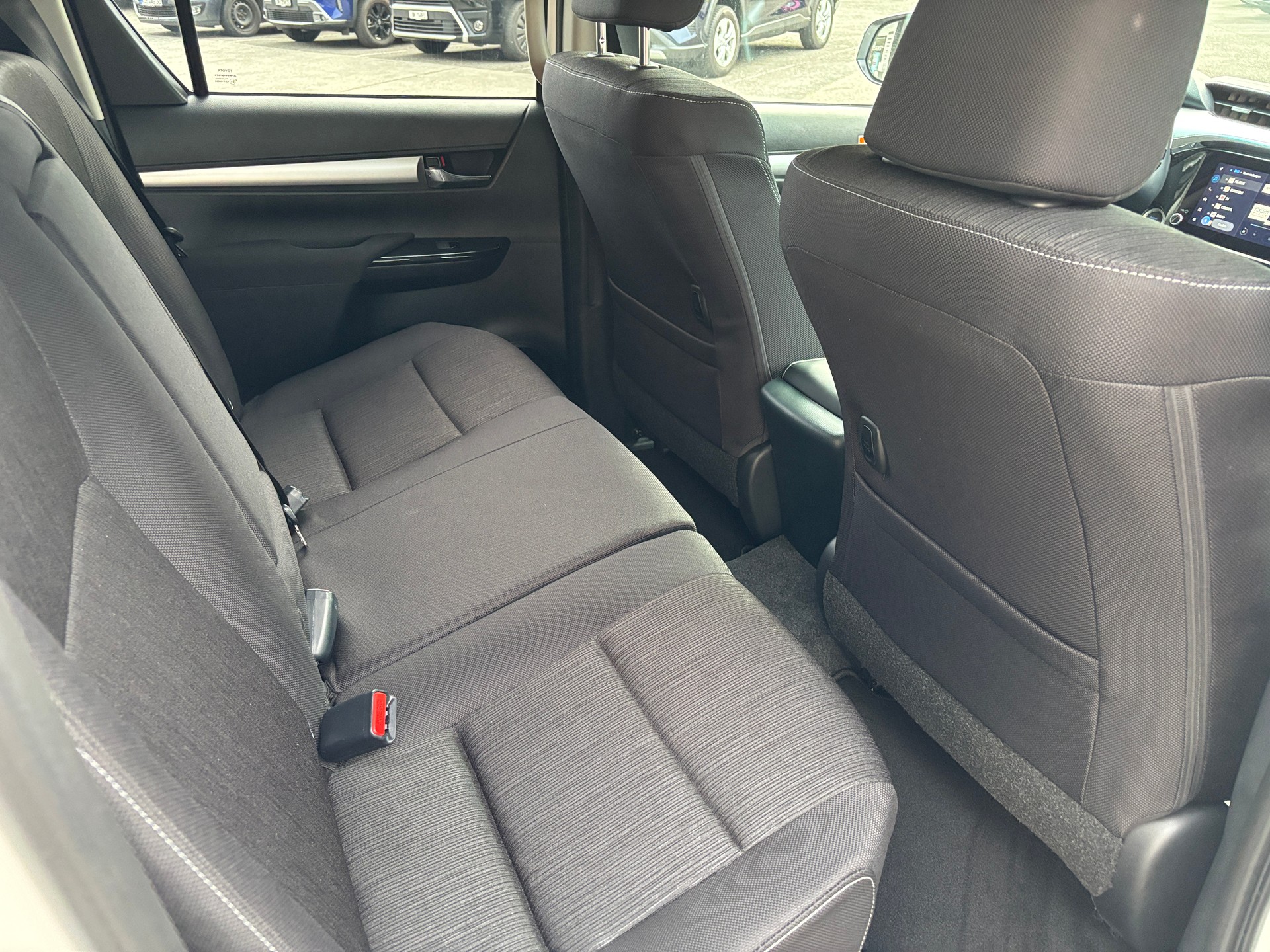 TOYOTA Hilux 2.8D-4D MHEV Style Double Cab 4x4 A-image-9