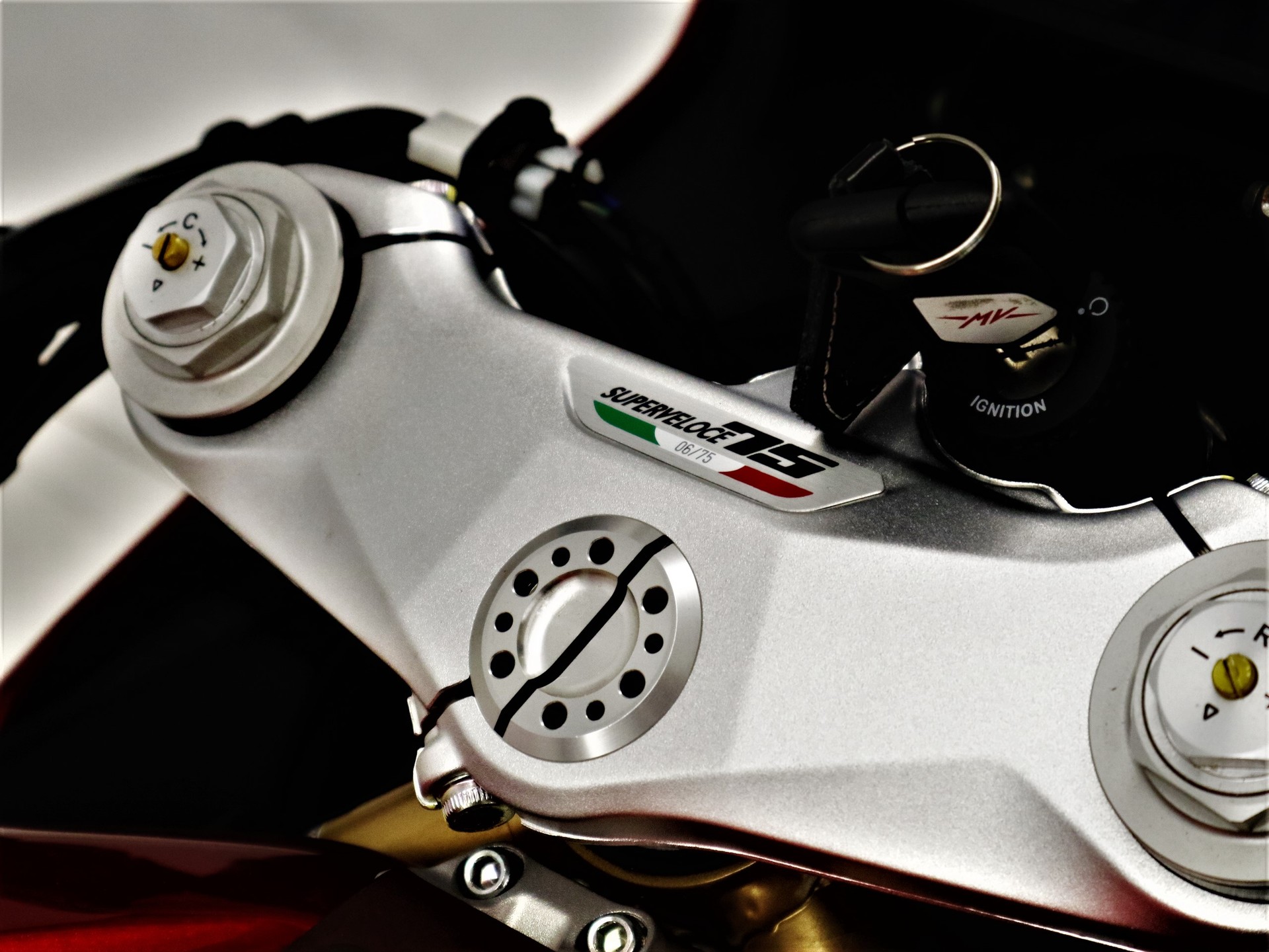 MV AGUSTA Superveloce 800 75 Anniversaire-image-7