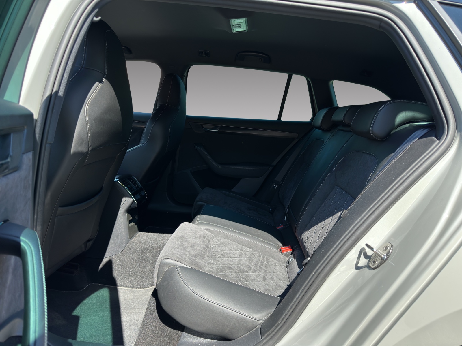 SKODA Superb 1.4 TSI Sport Line PHEV DSG-image-8