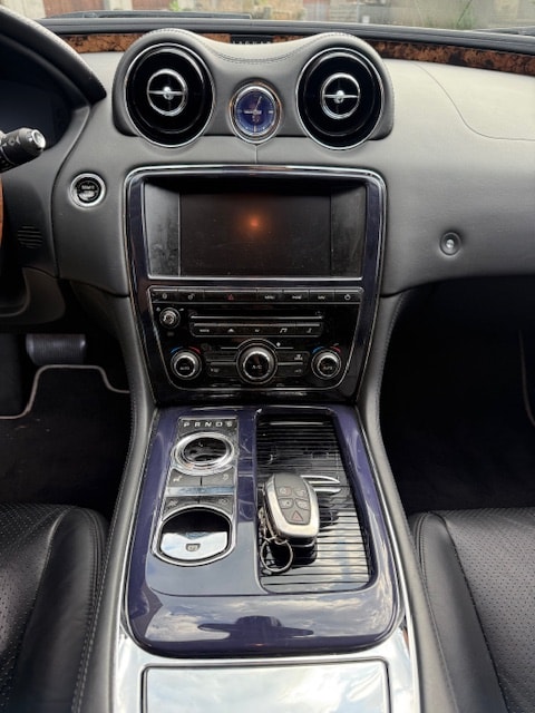 JAGUAR XJ 3.0d V6 Luxury Automatic-image-10