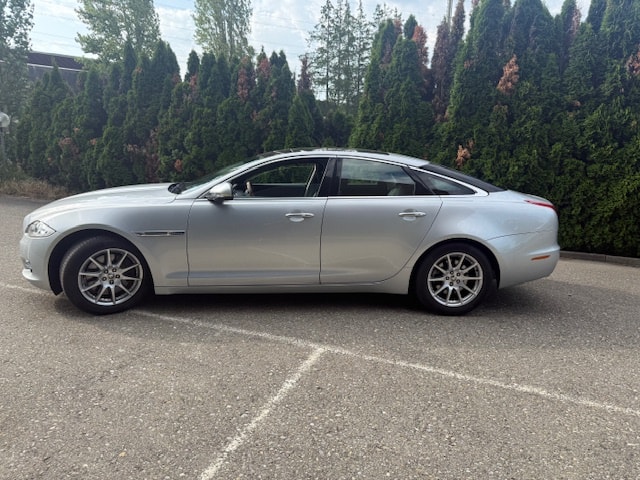JAGUAR XJ 3.0d V6 Luxury Automatic-image-3
