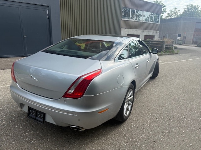 JAGUAR XJ 3.0d V6 Luxury Automatic-image-6