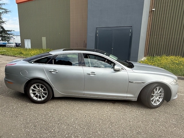 JAGUAR XJ 3.0d V6 Luxury Automatic-image-7