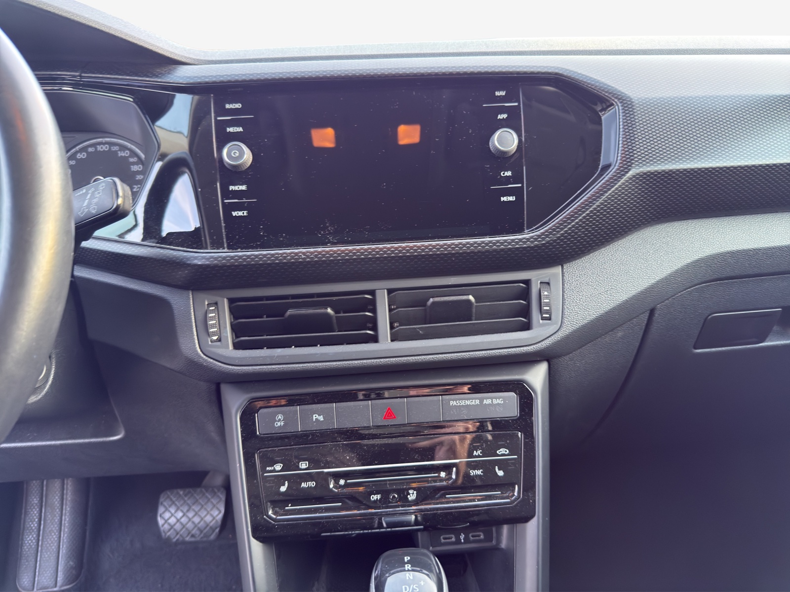 VW T-Cross 1.0 TSI Life DSG-image-10