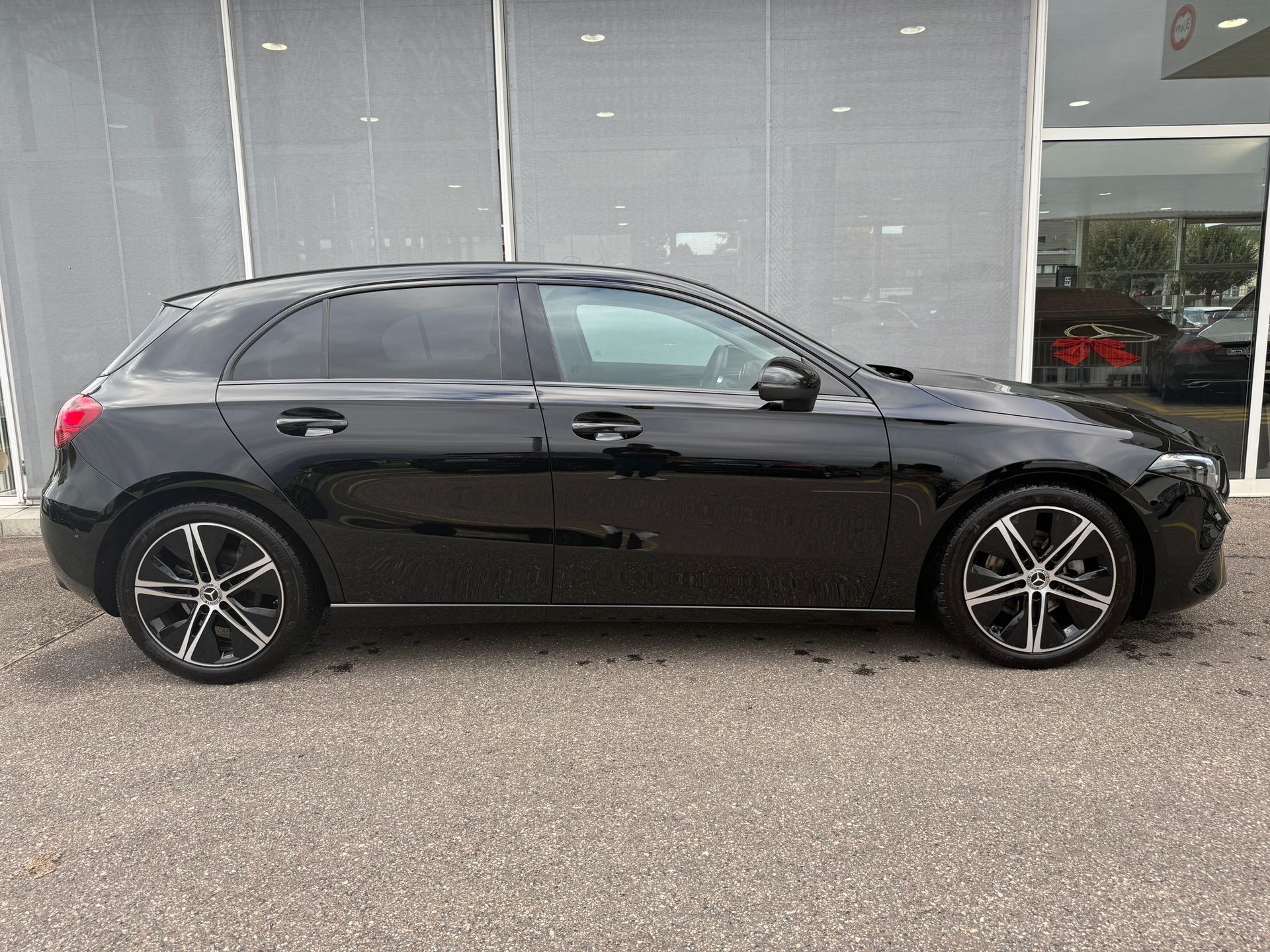 MERCEDES-BENZ A 180 7G-DCT-image-2