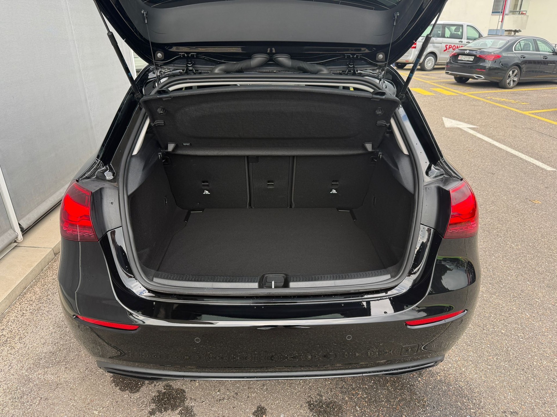 MERCEDES-BENZ A 180 7G-DCT-image-5