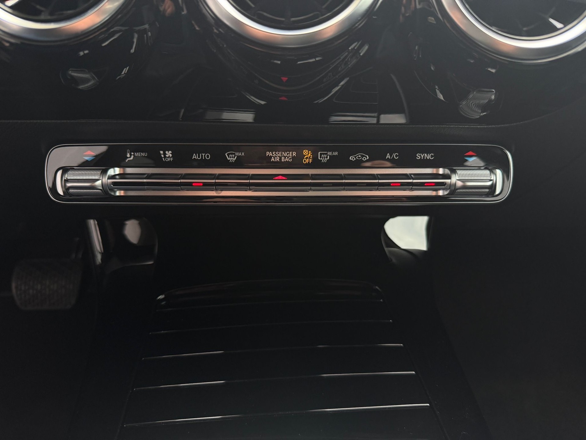 MERCEDES-BENZ A 180 7G-DCT-image-10