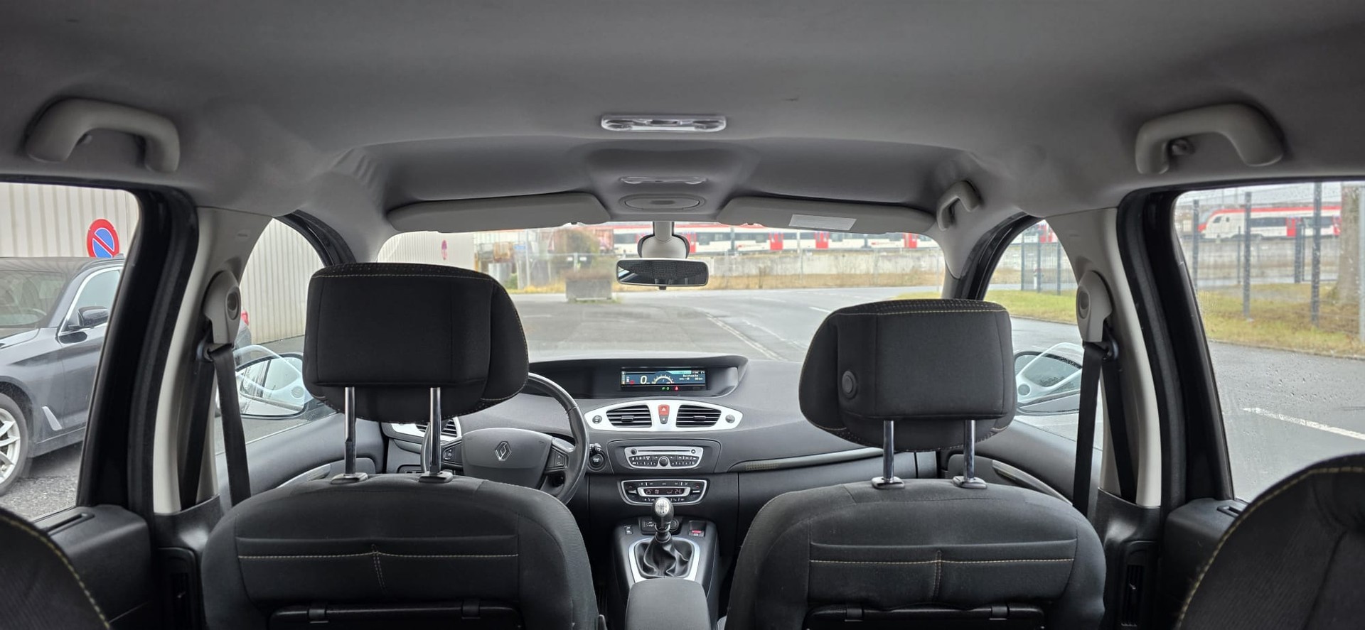 RENAULT Scénic 1.4 16V Turbo Dynamique-image-11