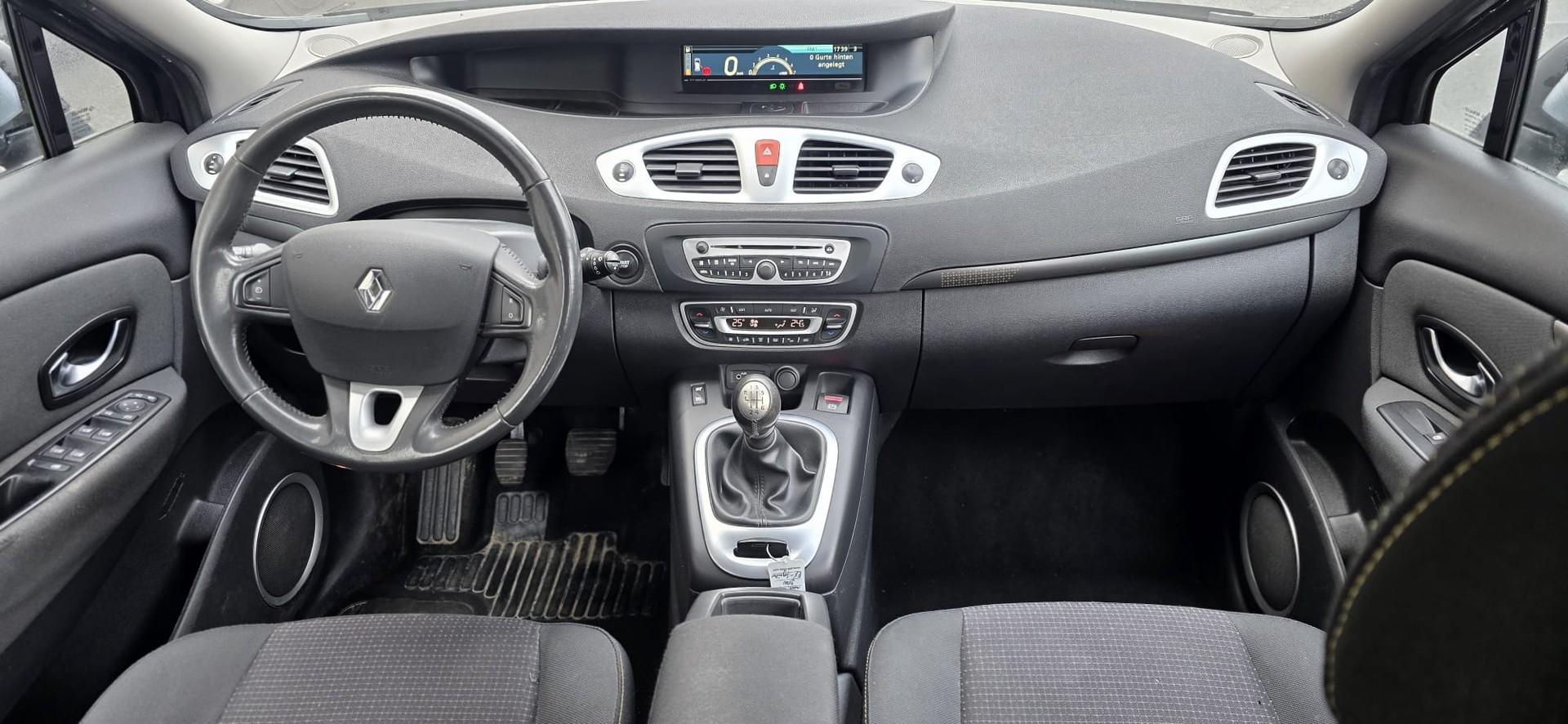 RENAULT Scénic 1.4 16V Turbo Dynamique-image-13