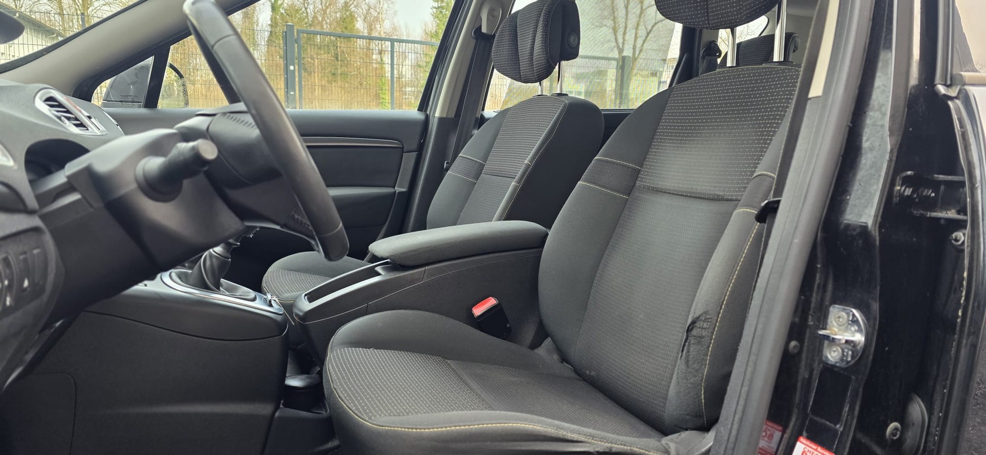RENAULT Scénic 1.4 16V Turbo Dynamique-image-10