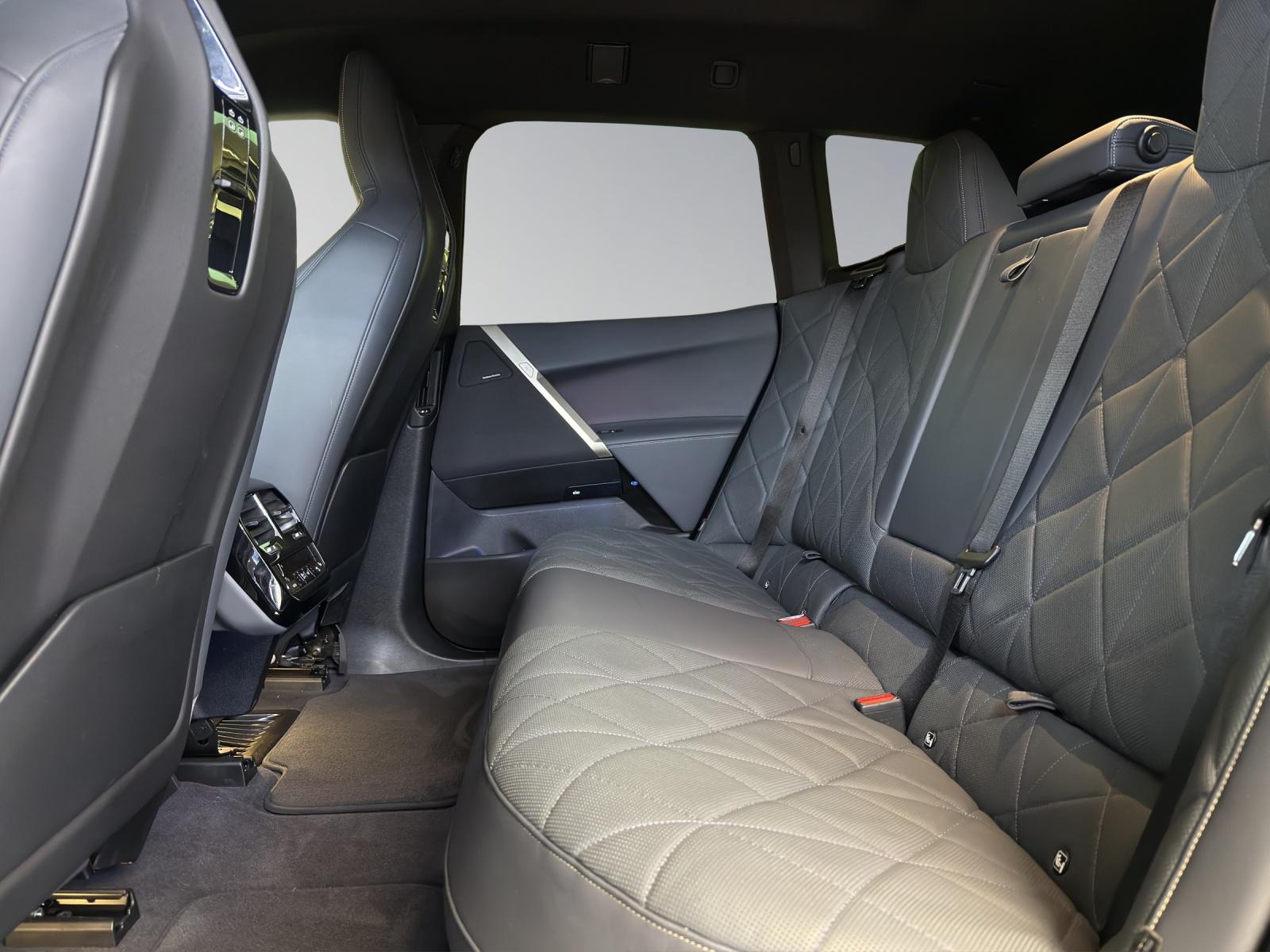 BMW iX xDrive40 SportPaket-image-15