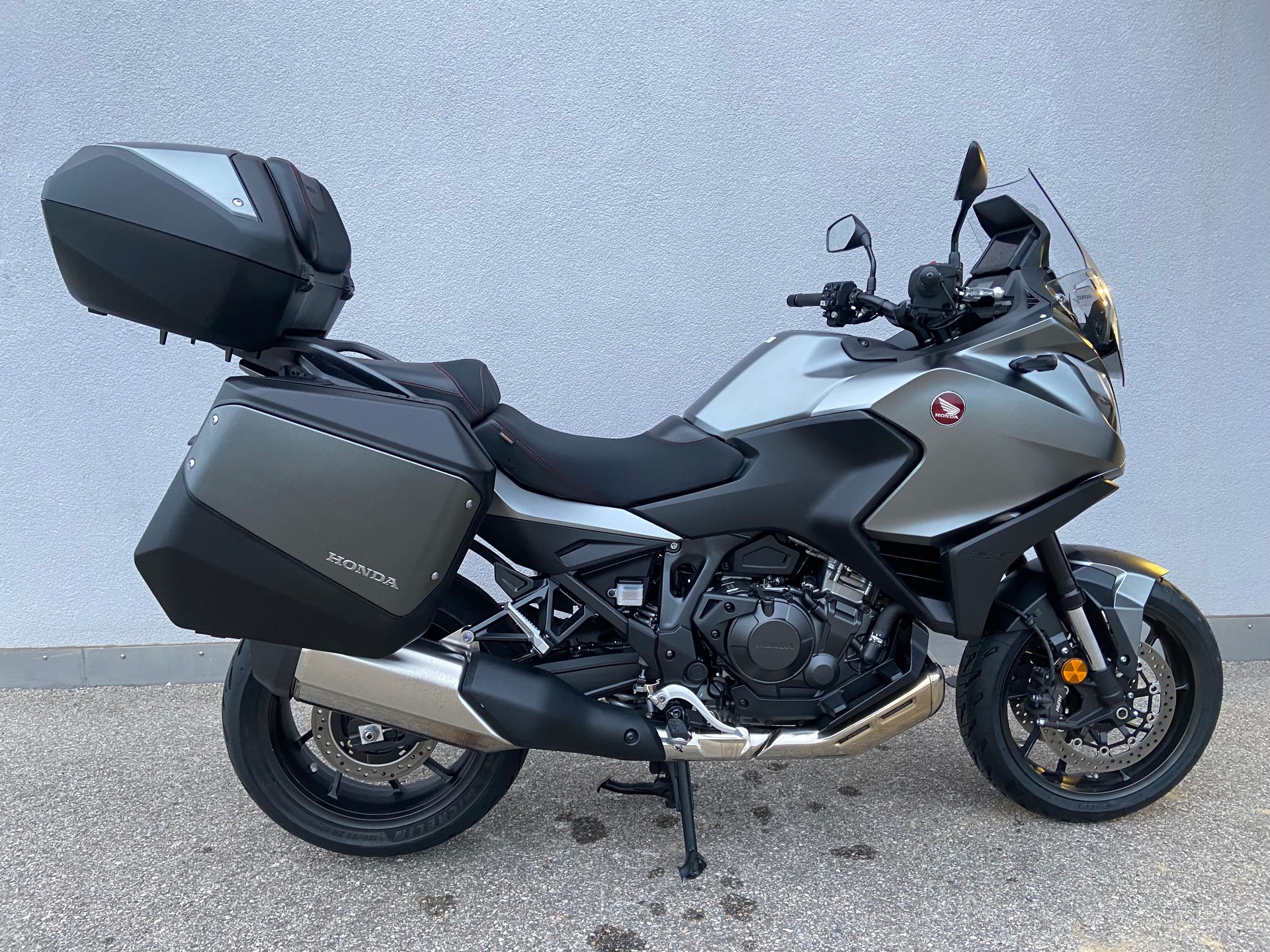 HONDA NT 1100-showroom-element-2