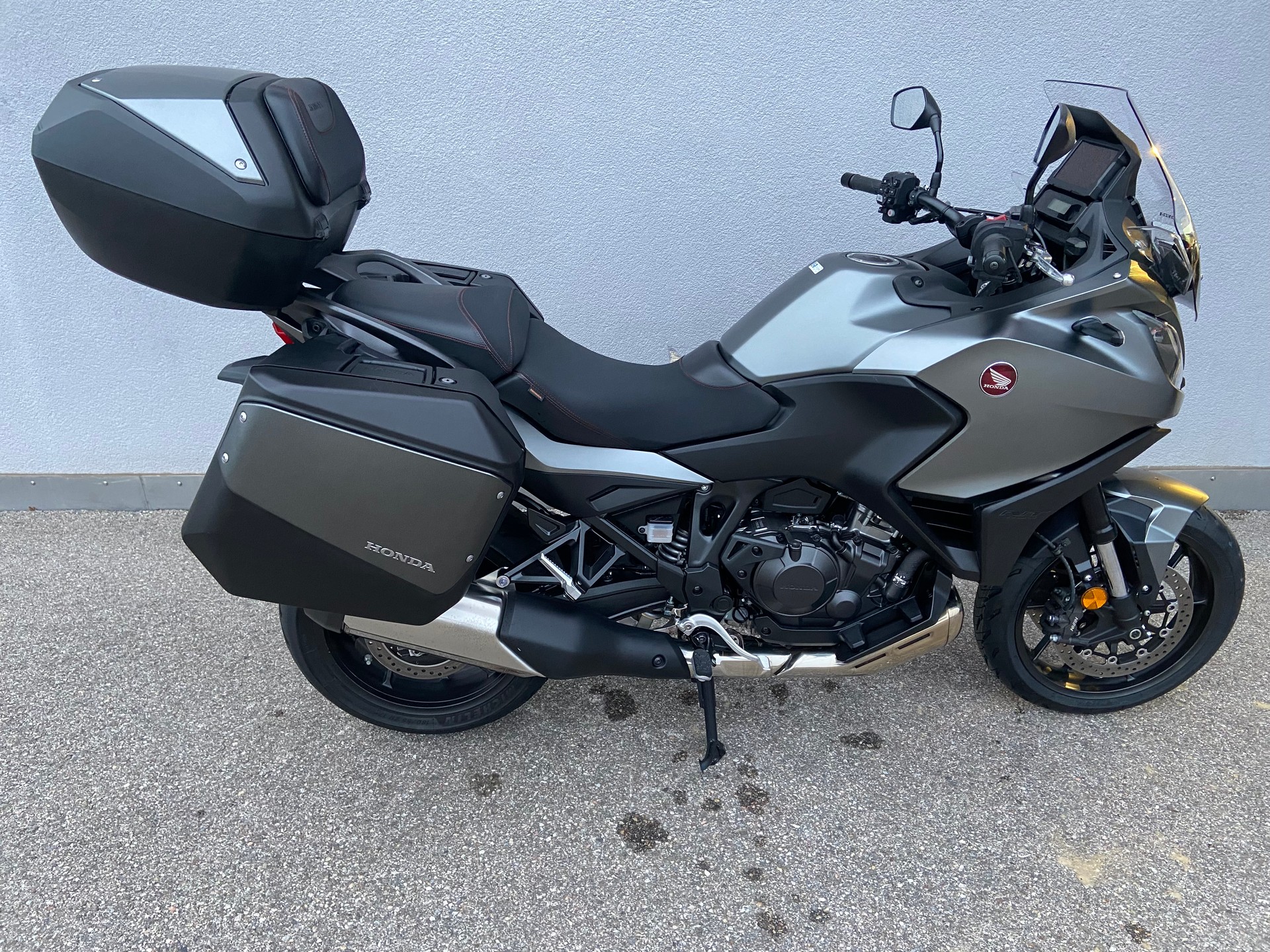 HONDA NT 1100-showroom-element-3