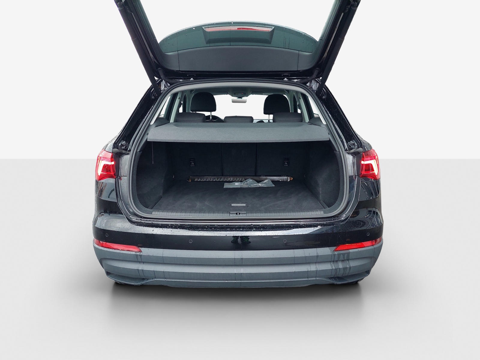 AUDI Q3 35 TFSI Attraction S-tronic-image-12