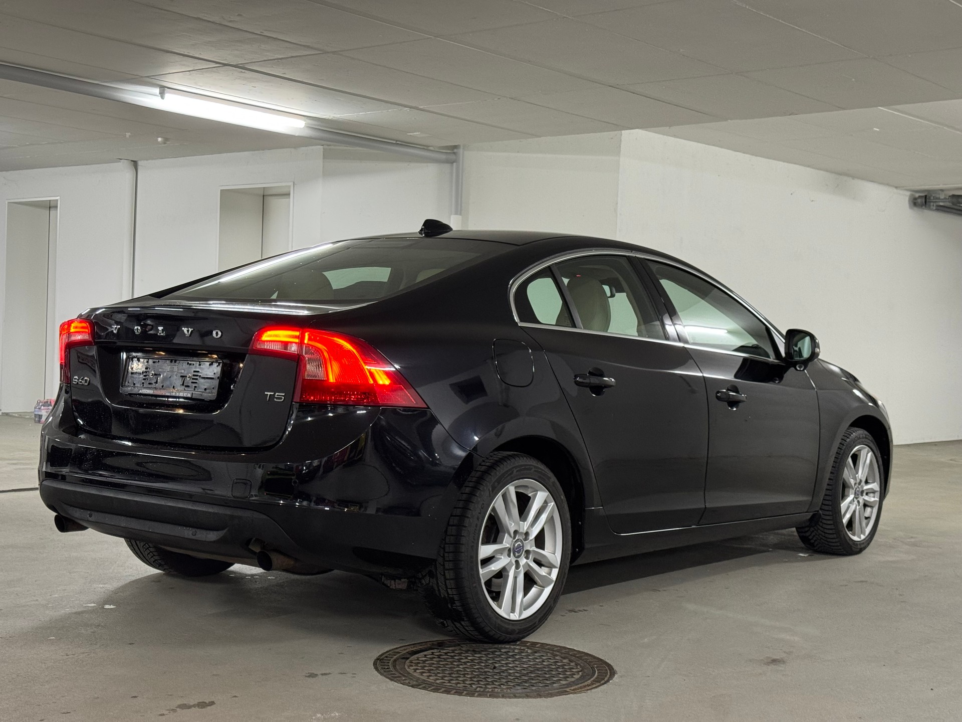 VOLVO S60 T5 Summum Powershift 1-Hand-image-6