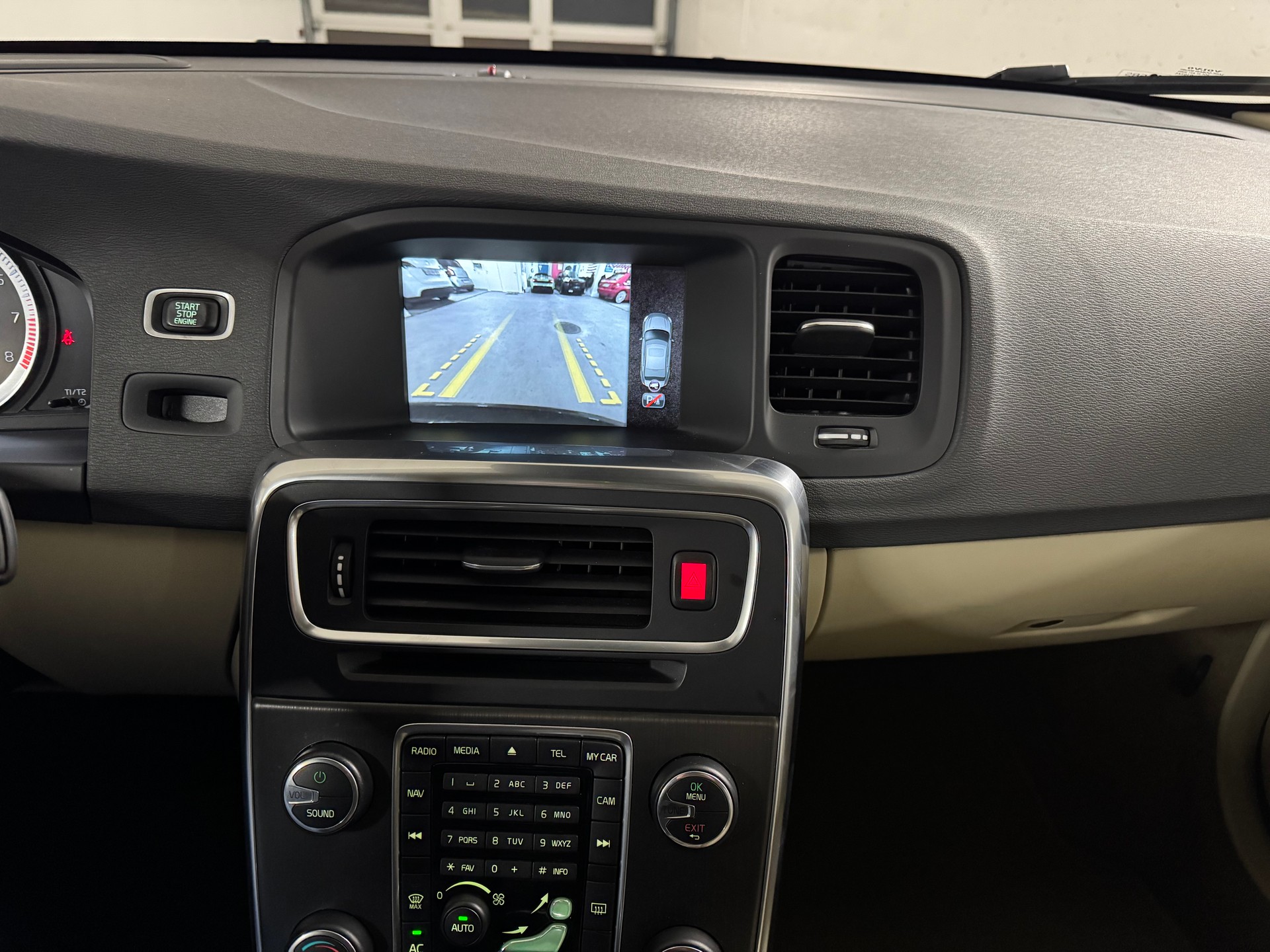 VOLVO S60 T5 Summum Powershift 1-Hand-image-14