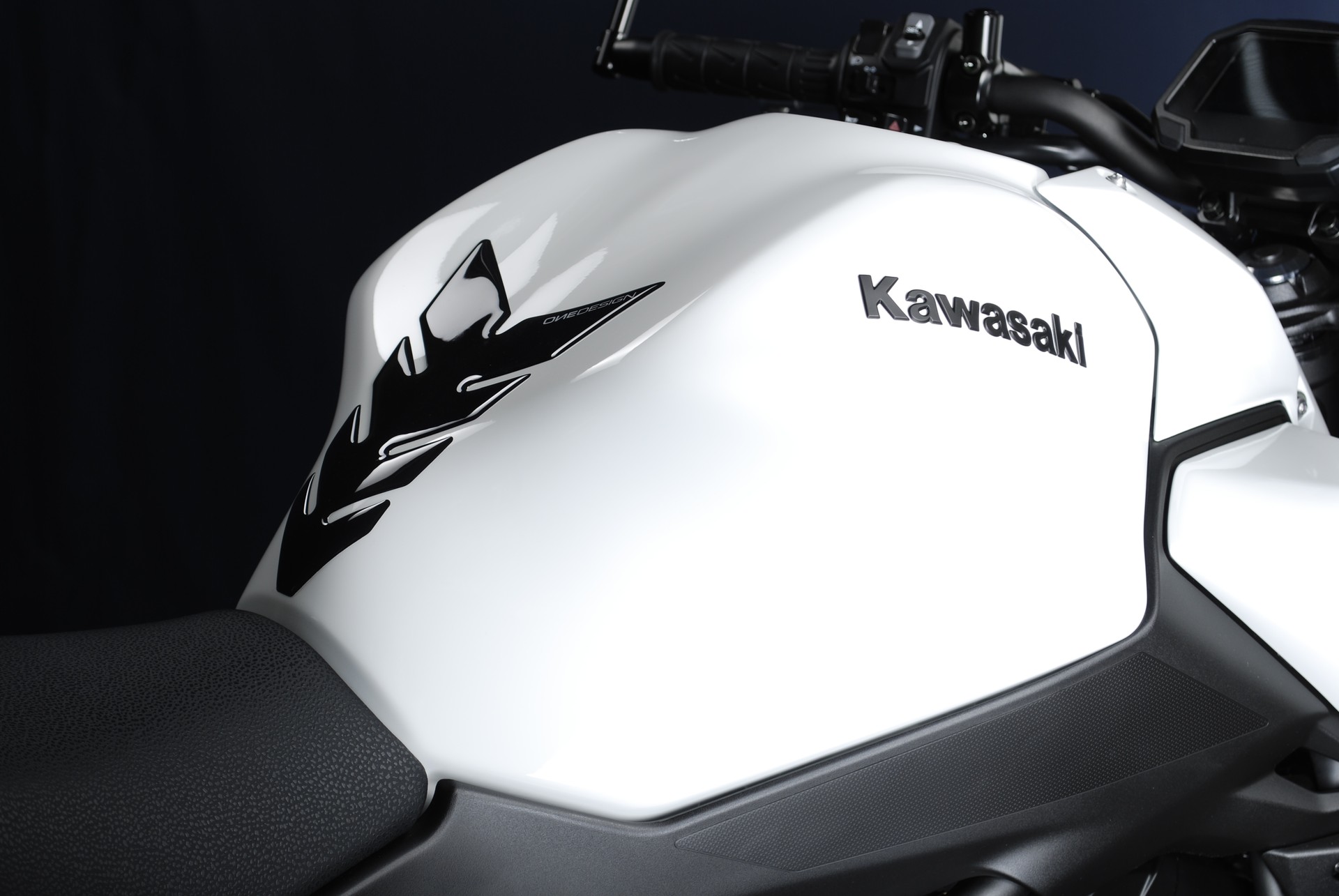 KAWASAKI Z 650 (35kW) - Speziallackierung-showroom-element-2