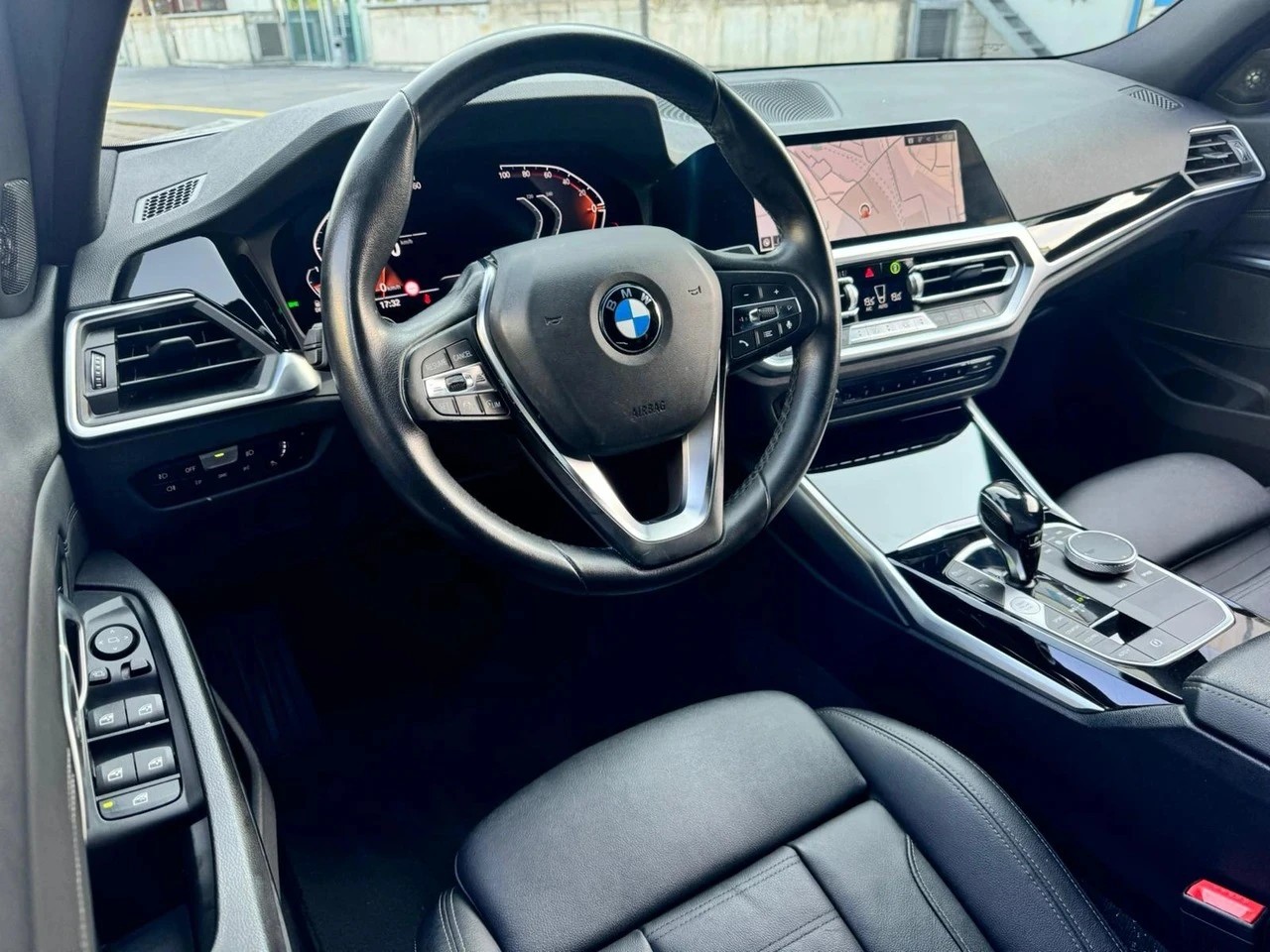 BMW 330d xDrive Touring CH FAHRZEUG-image-5
