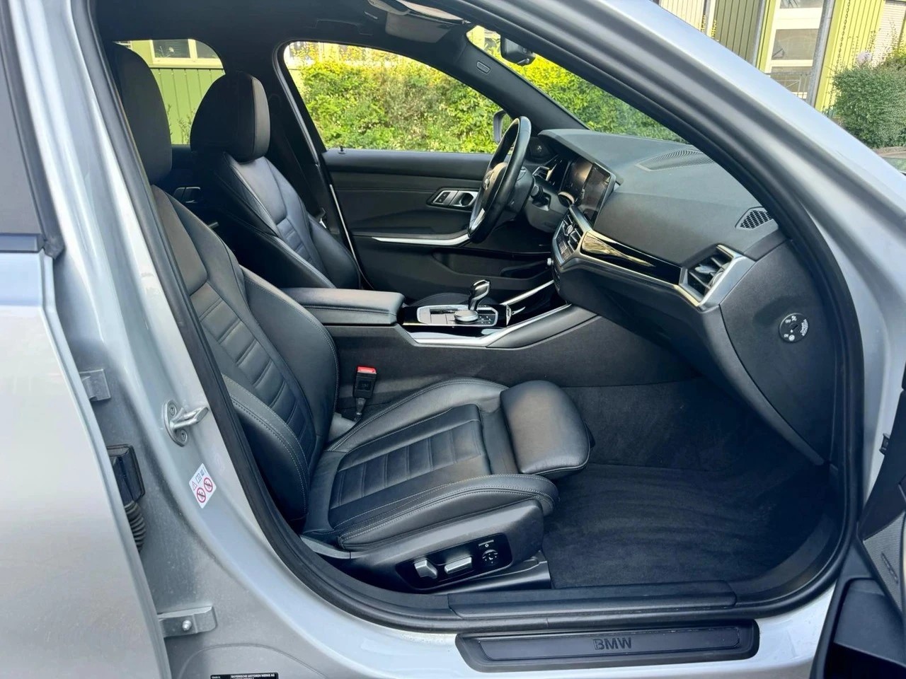 BMW 330d xDrive Touring CH FAHRZEUG-image-10