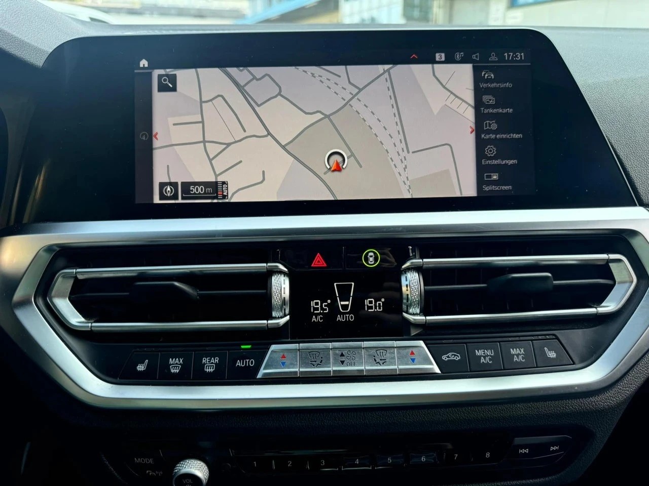 BMW 330d xDrive Touring CH FAHRZEUG-image-13