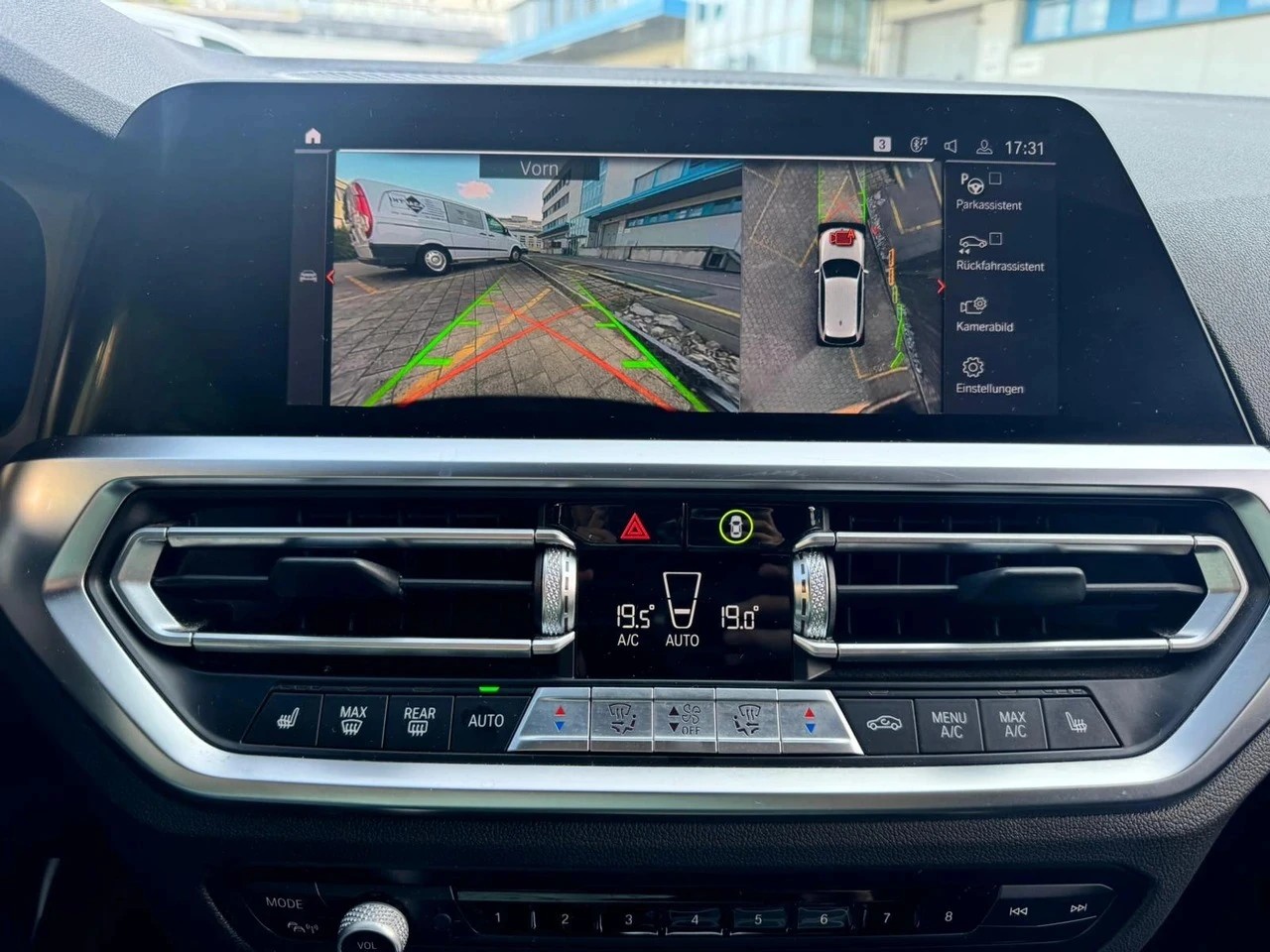BMW 330d xDrive Touring CH FAHRZEUG-image-15