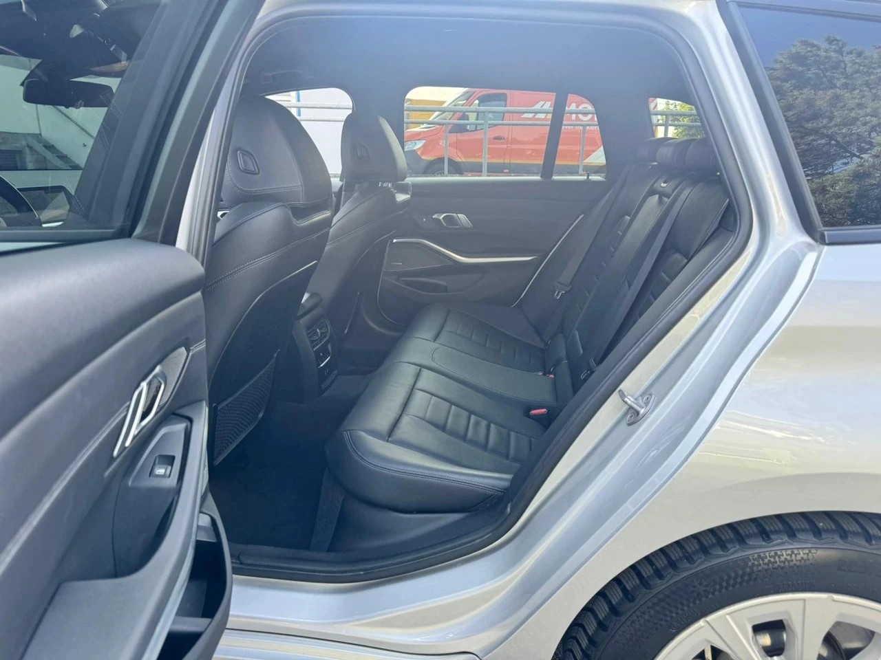 BMW 330d xDrive Touring CH FAHRZEUG-image-8