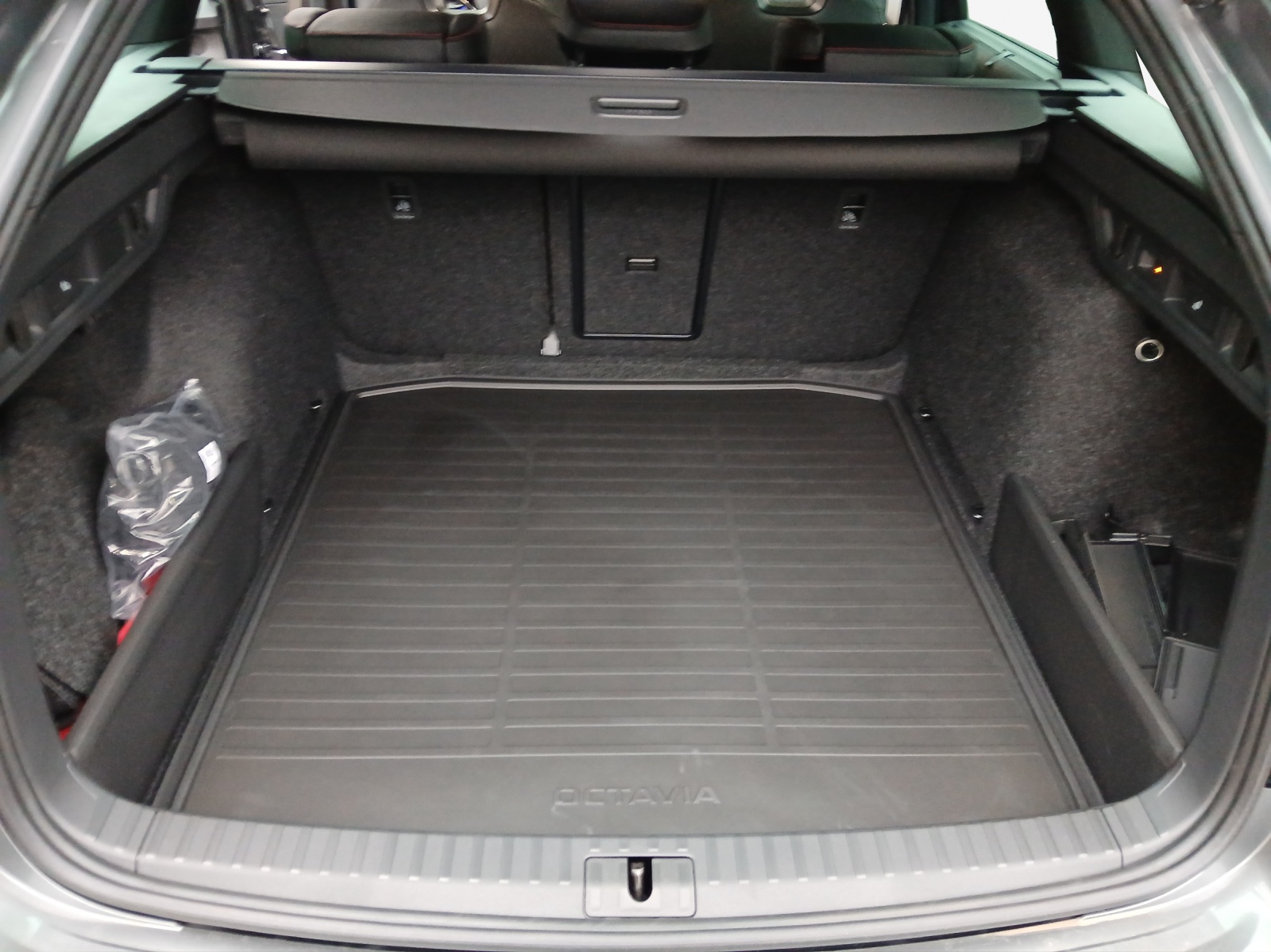 SKODA Octavia Combi 2.0 TSI DSG RS-image-12