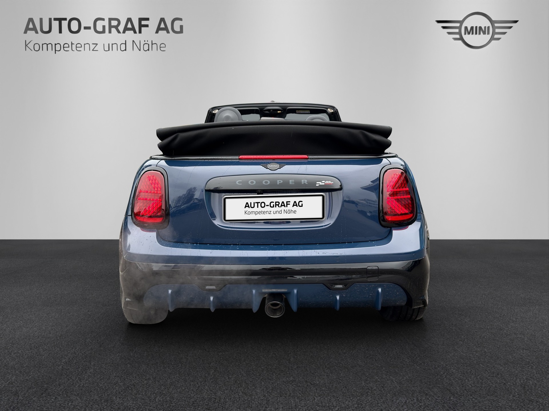 MINI John Cooper Works Cabrio-image-3