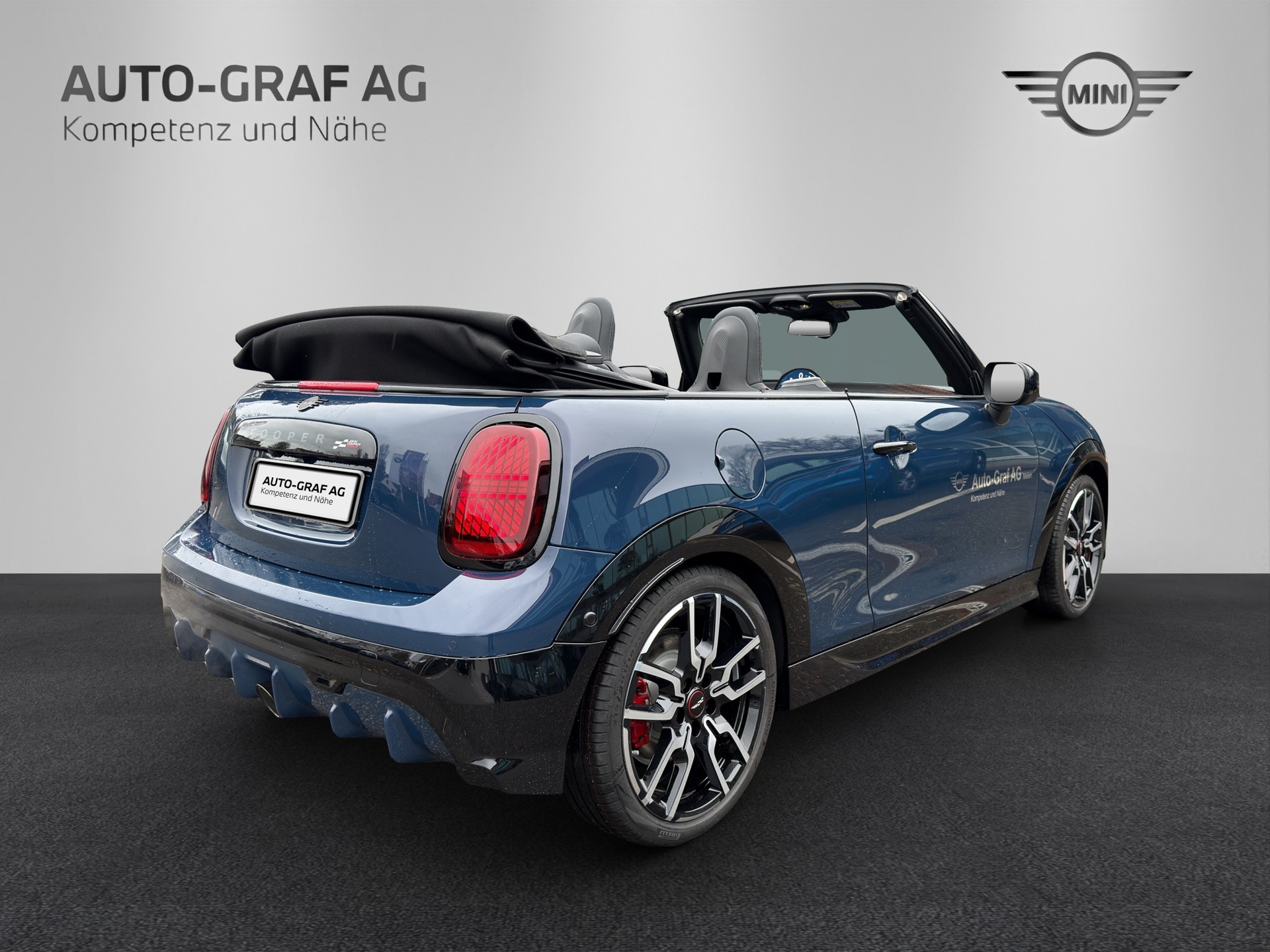 MINI John Cooper Works Cabrio-image-4