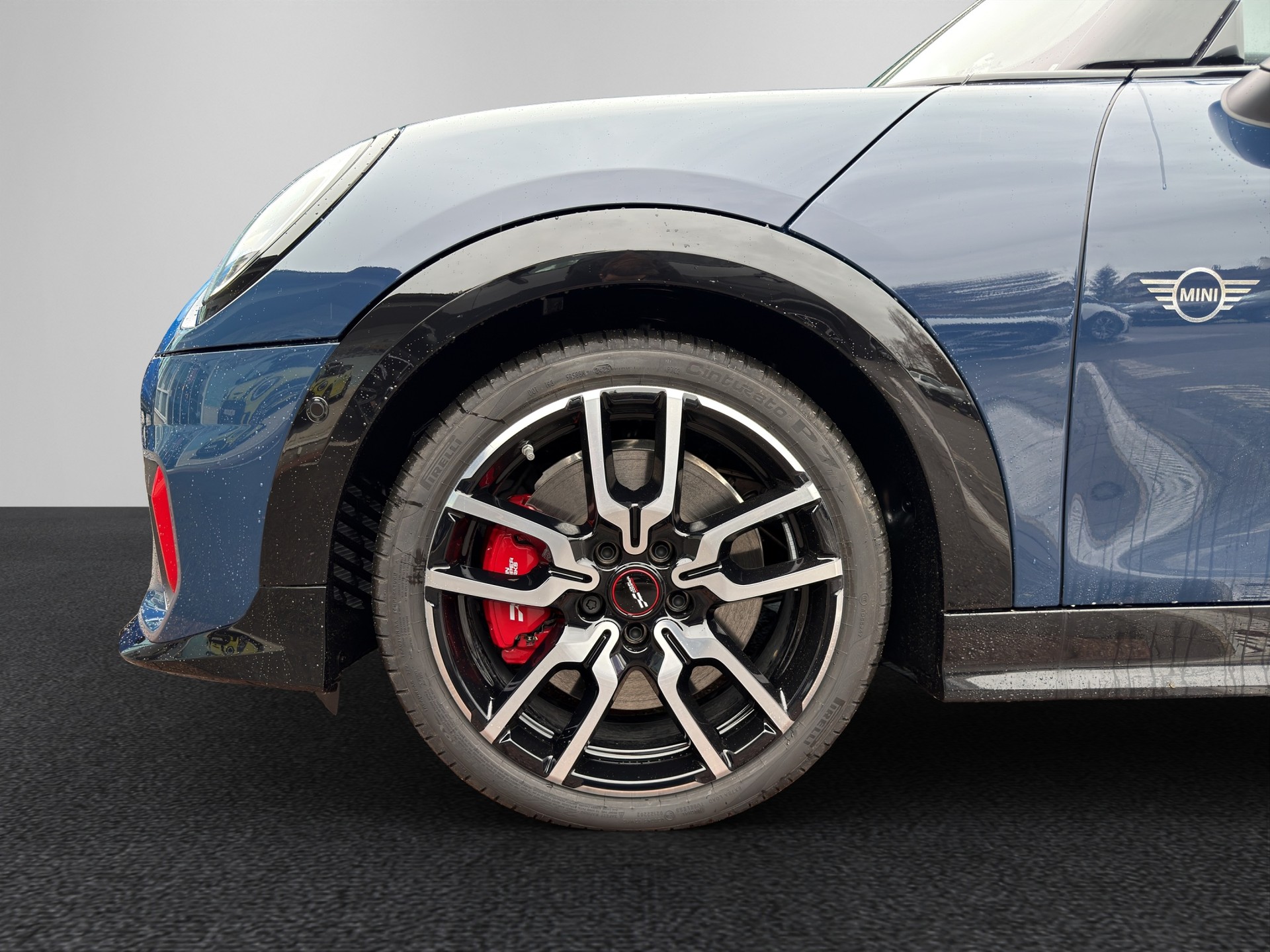 MINI John Cooper Works Cabrio-image-9