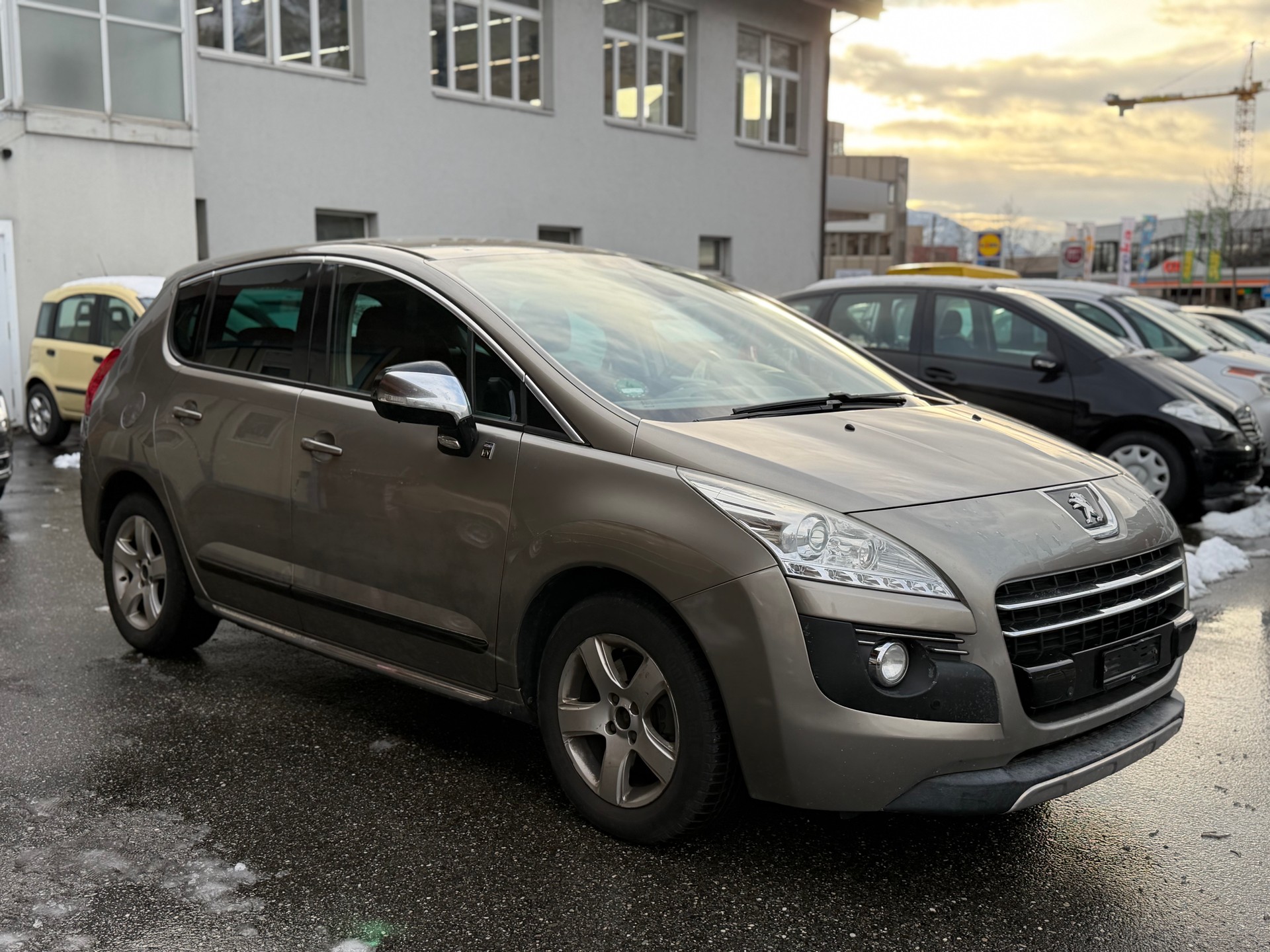 PEUGEOT 3008 HYbrid4 2.0 HDI EGS6-showroom-element-2