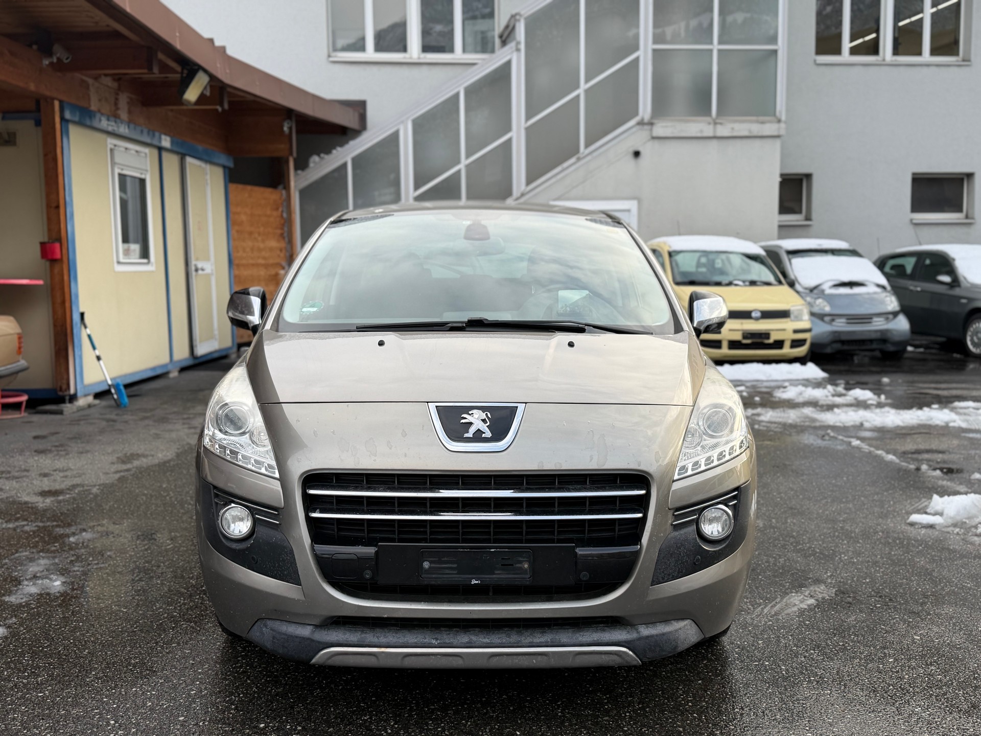 PEUGEOT 3008 HYbrid4 2.0 HDI EGS6-showroom-element-1
