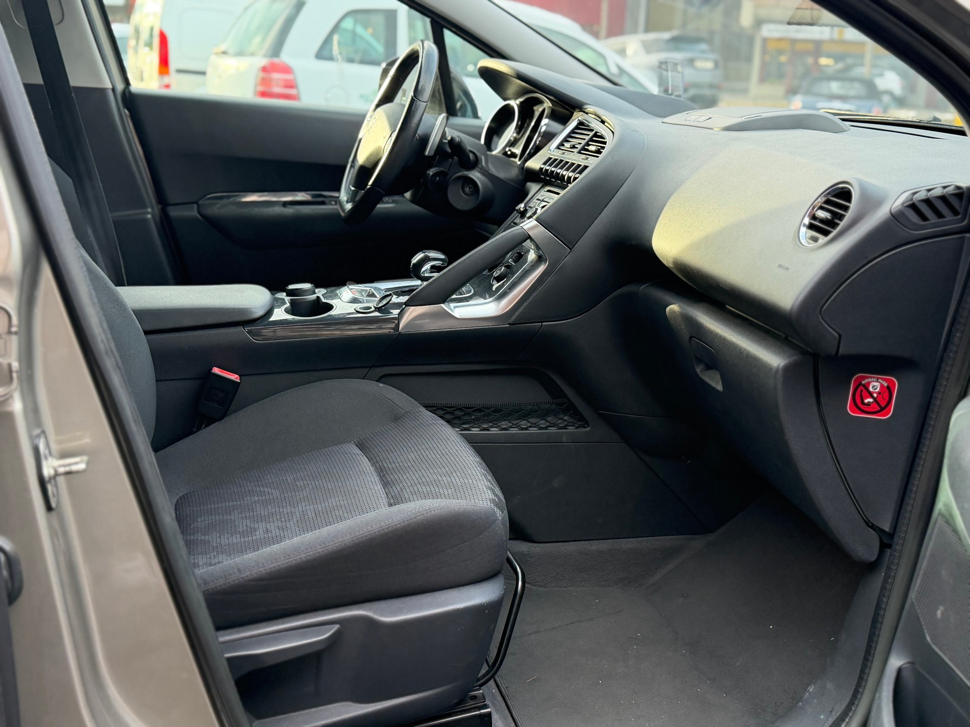 PEUGEOT 3008 HYbrid4 2.0 HDI EGS6-image-11