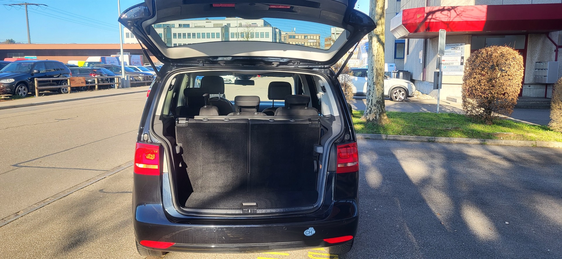 VW Touran 1.6 TDI BlueMotion Technology Cup DSG-image-11