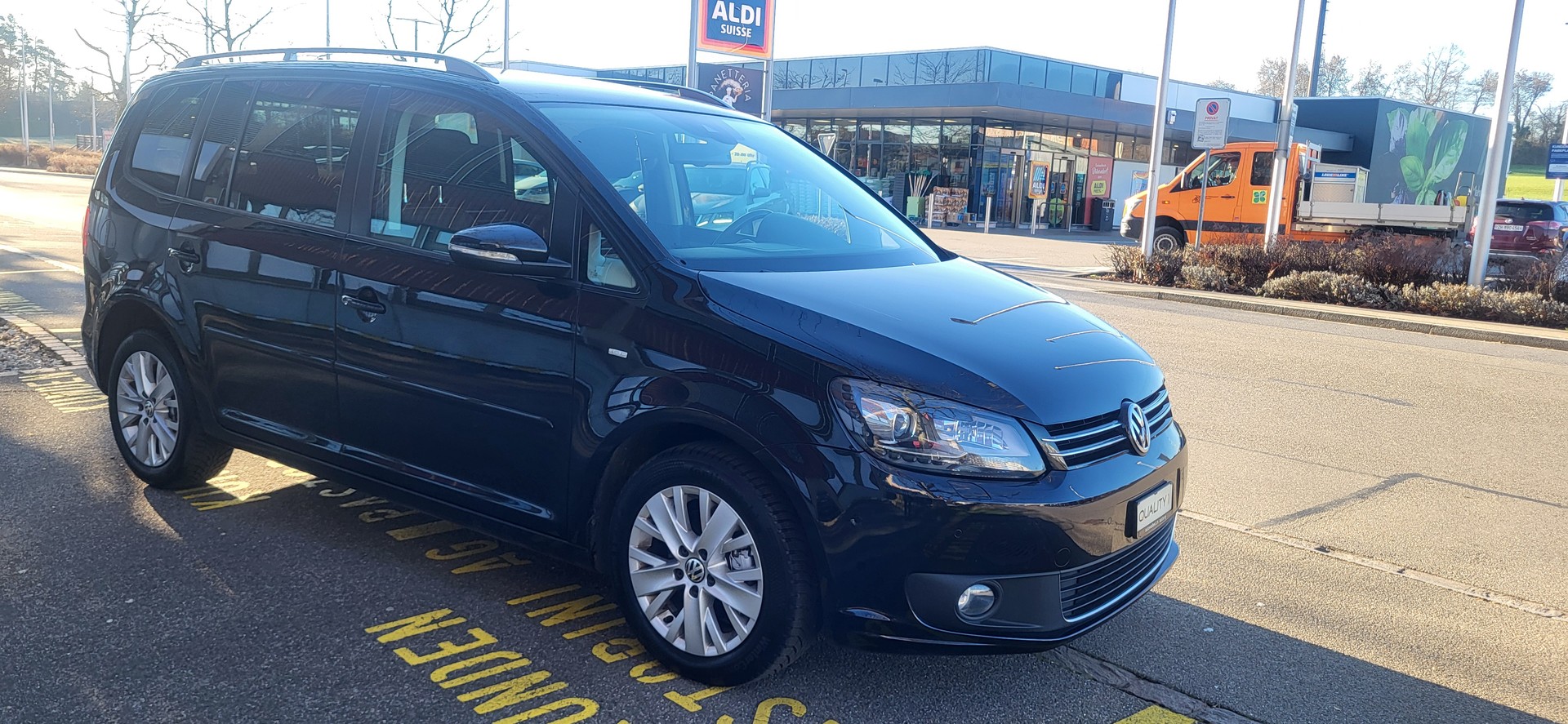 VW Touran 1.6 TDI BlueMotion Technology Cup DSG-image-2