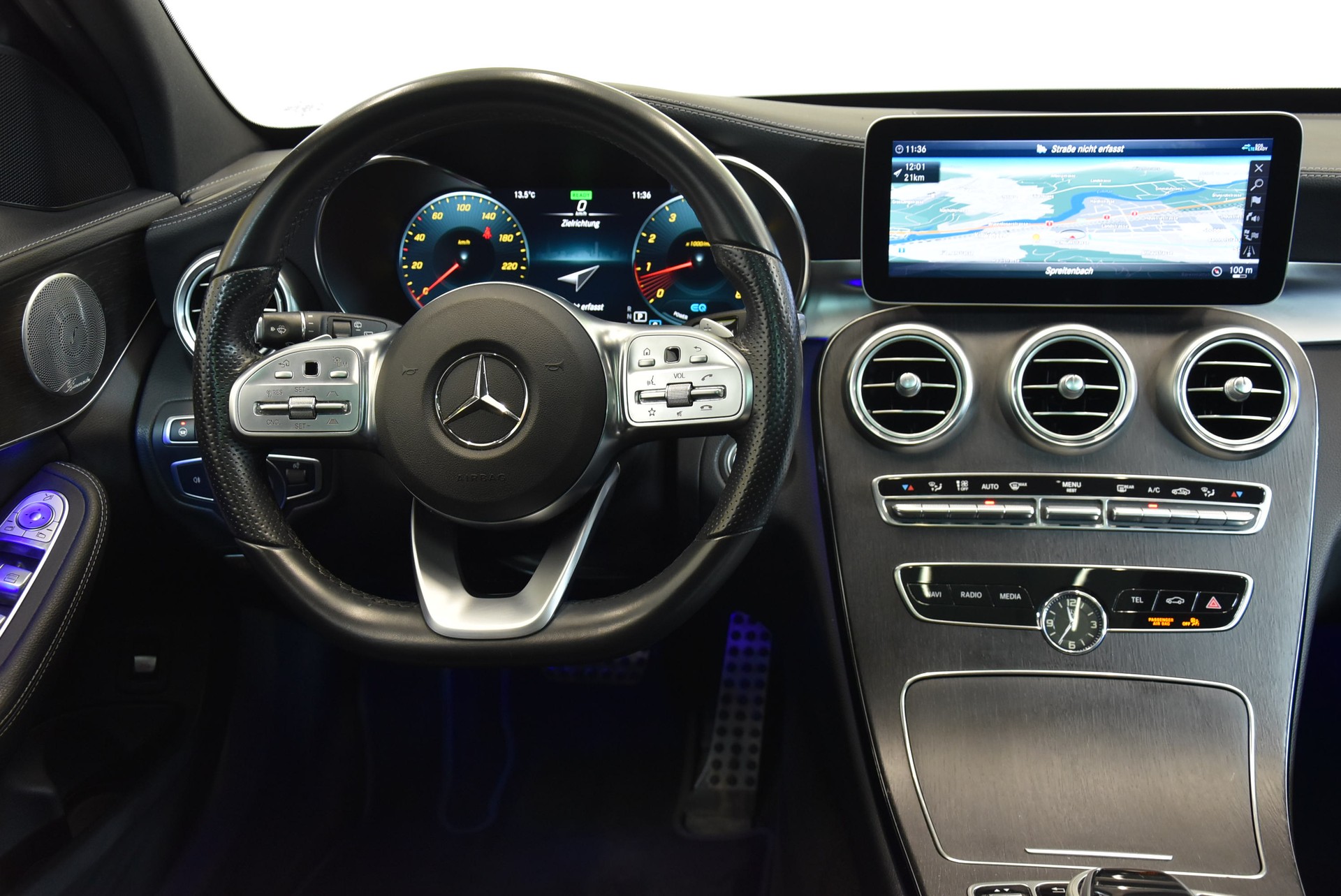 MERCEDES-BENZ C 300 AMG Line 4Matic 9G-Tronic-image-4