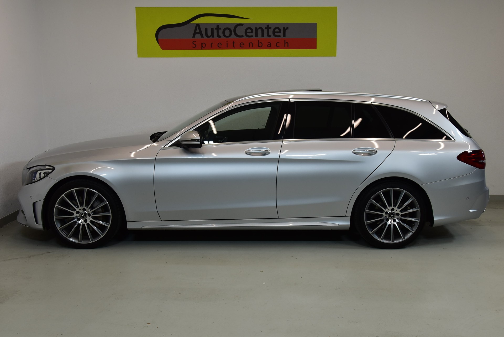 MERCEDES-BENZ C 300 AMG Line 4Matic 9G-Tronic-image-14