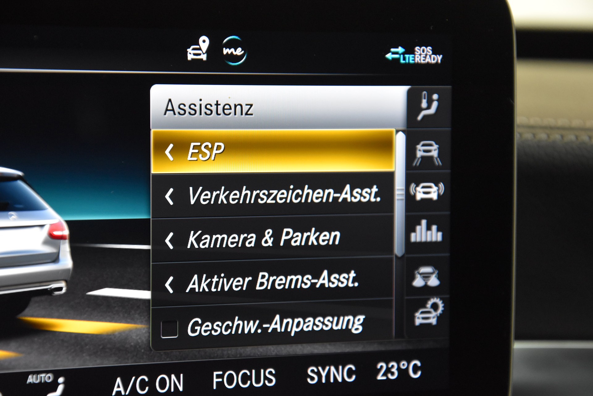 MERCEDES-BENZ C 300 AMG Line 4Matic 9G-Tronic-image-11