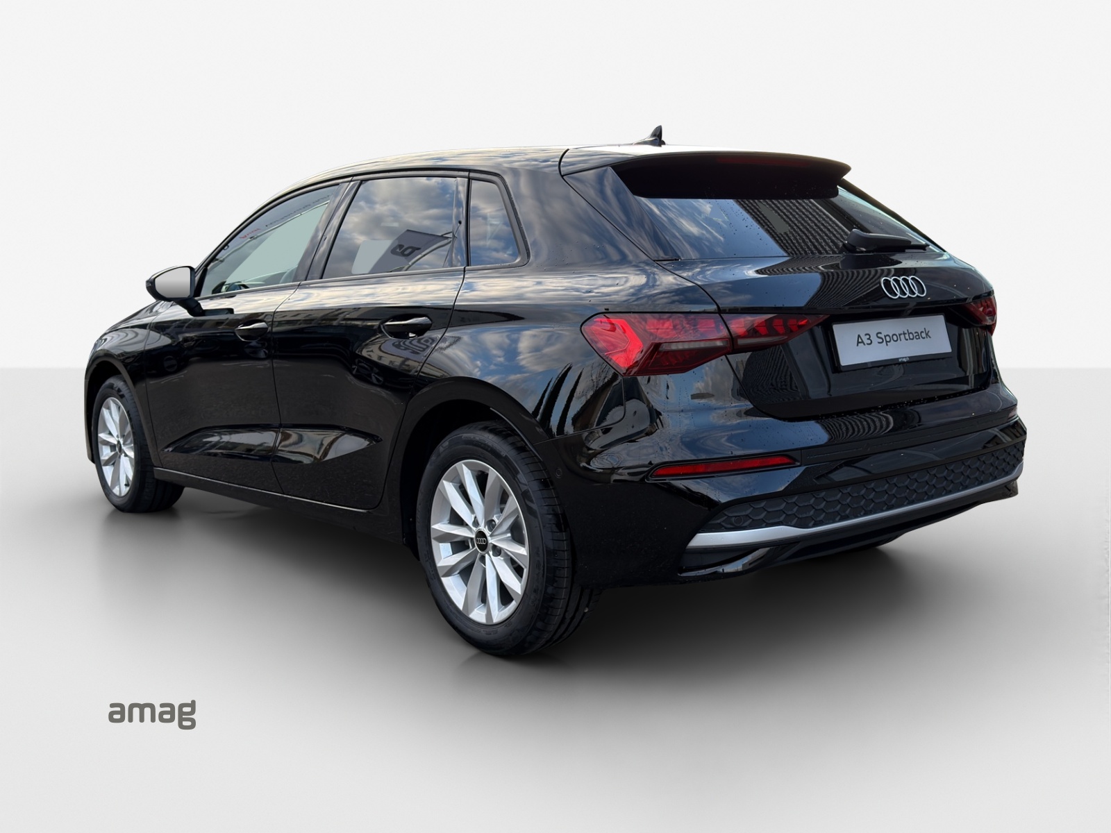 AUDI A3 Sportback TFSI 110 kW Attraction S tronic-image-2