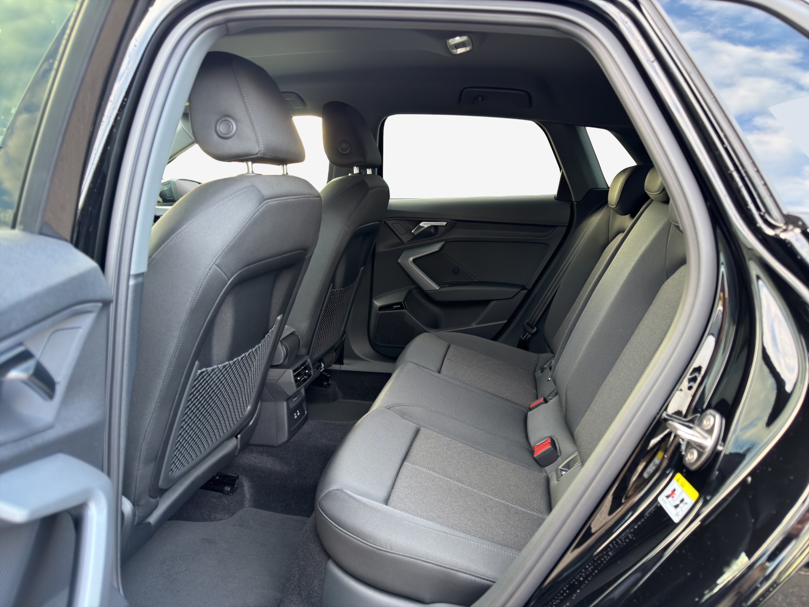 AUDI A3 Sportback TFSI 110 kW Attraction S tronic-image-11