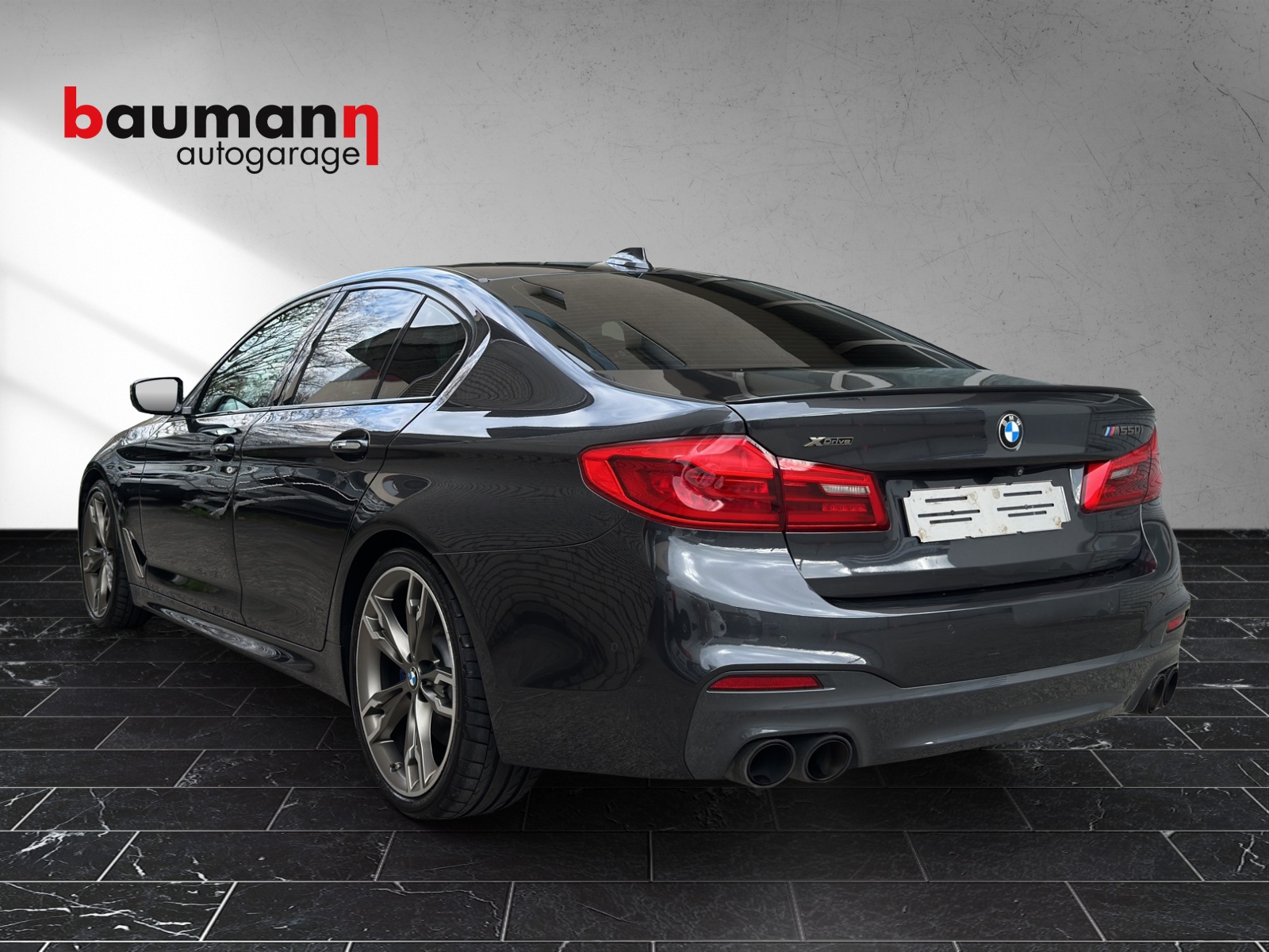BMW M550i xDrive Steptronic-showroom-element-2