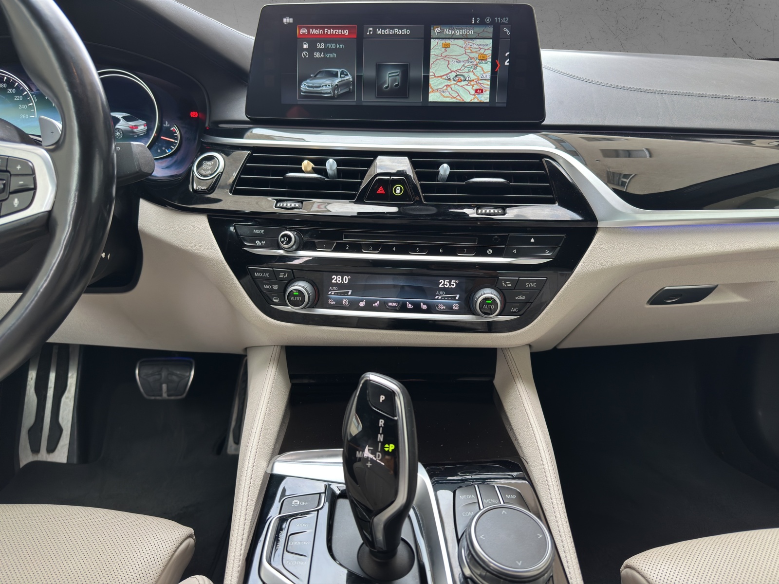BMW M550i xDrive Steptronic-image-10