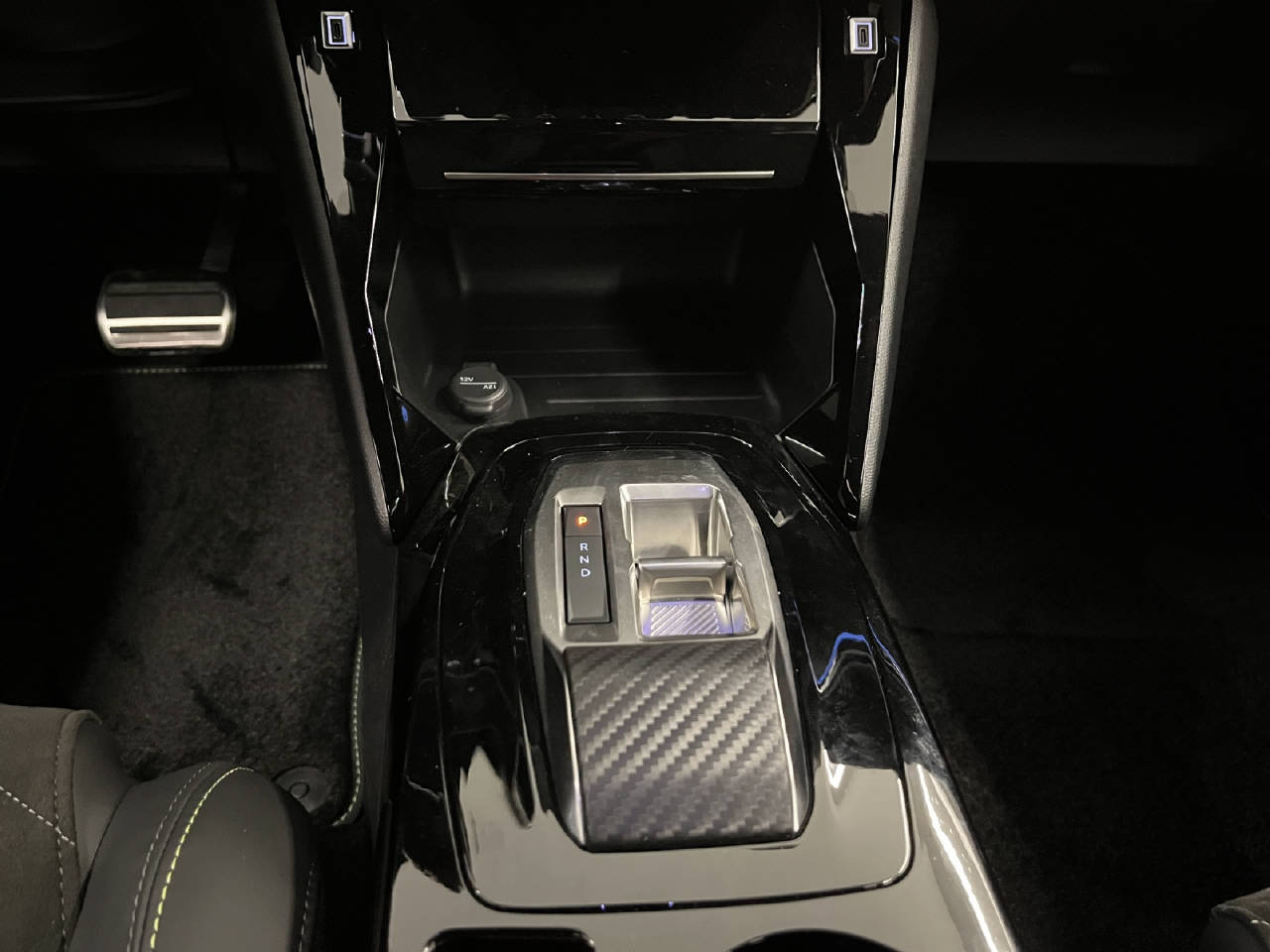 PEUGEOT 208 1.2 Hybrid 145 GT-image-8
