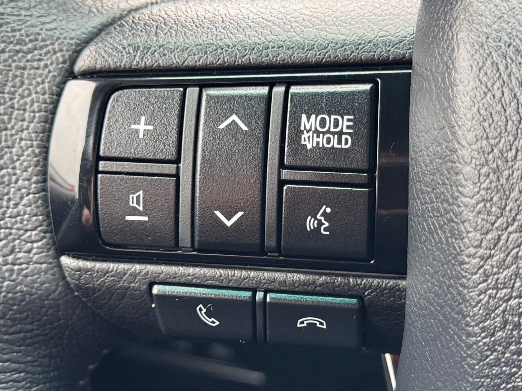 TOYOTA Hilux 2.8d MHEV Invincible Double Cab 4x4-image-21