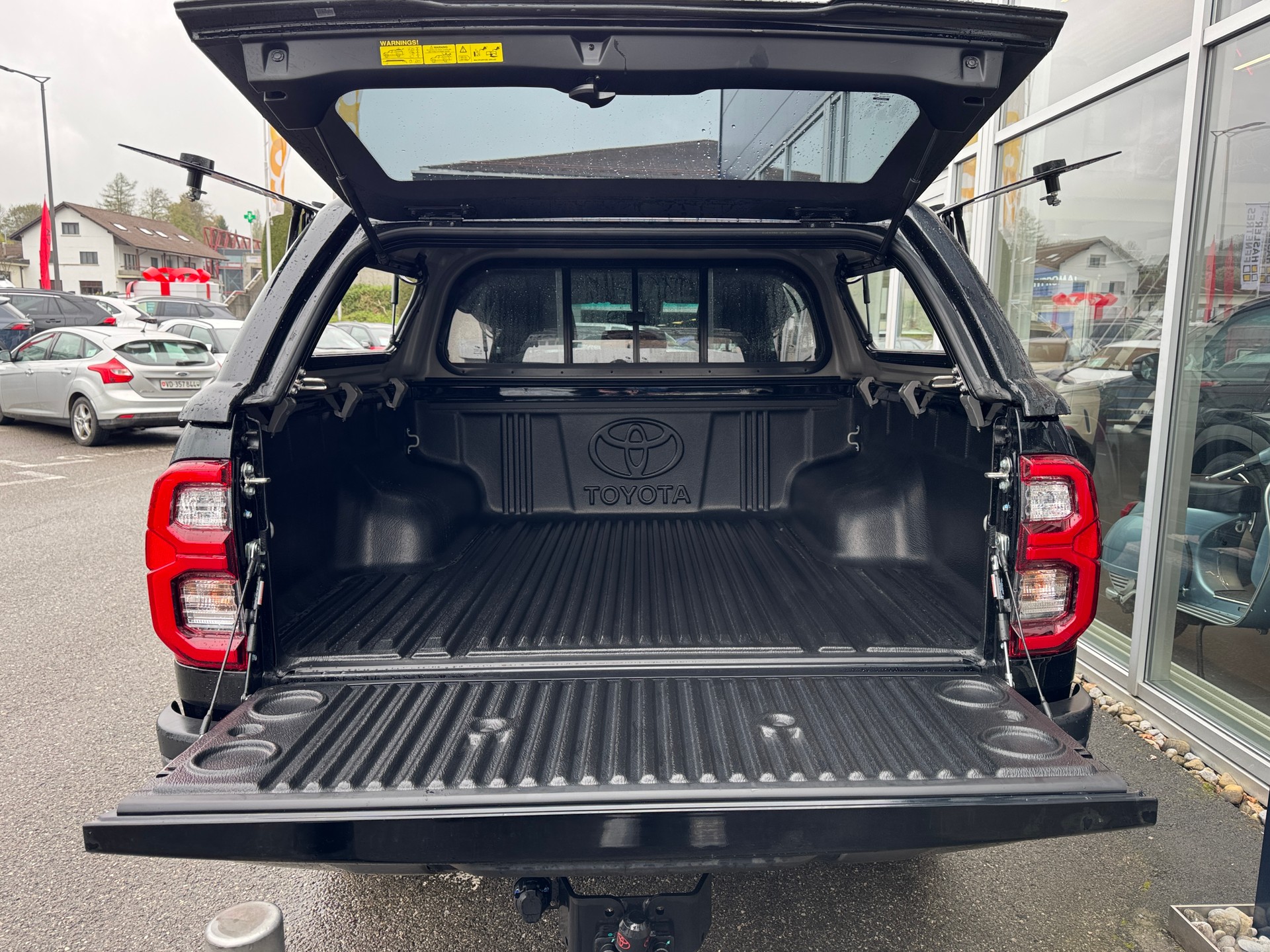 TOYOTA Hilux 2.8d MHEV Invincible Double Cab 4x4-image-8