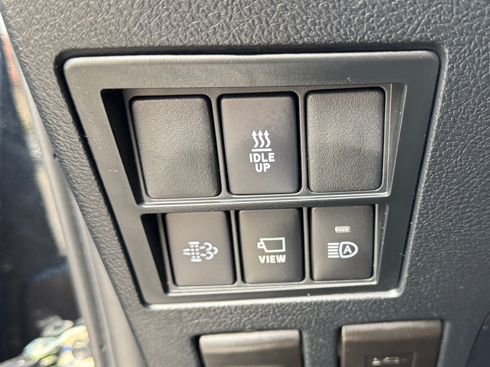 TOYOTA Hilux 2.8d MHEV Invincible Double Cab 4x4-image-24