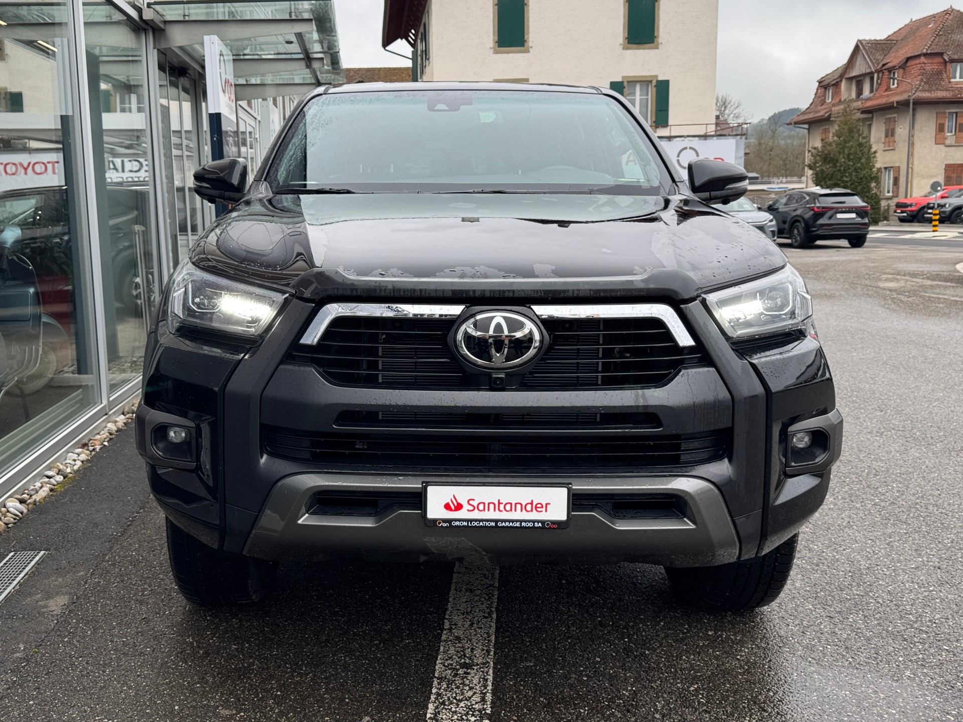 TOYOTA Hilux 2.8d MHEV Invincible Double Cab 4x4-image-2
