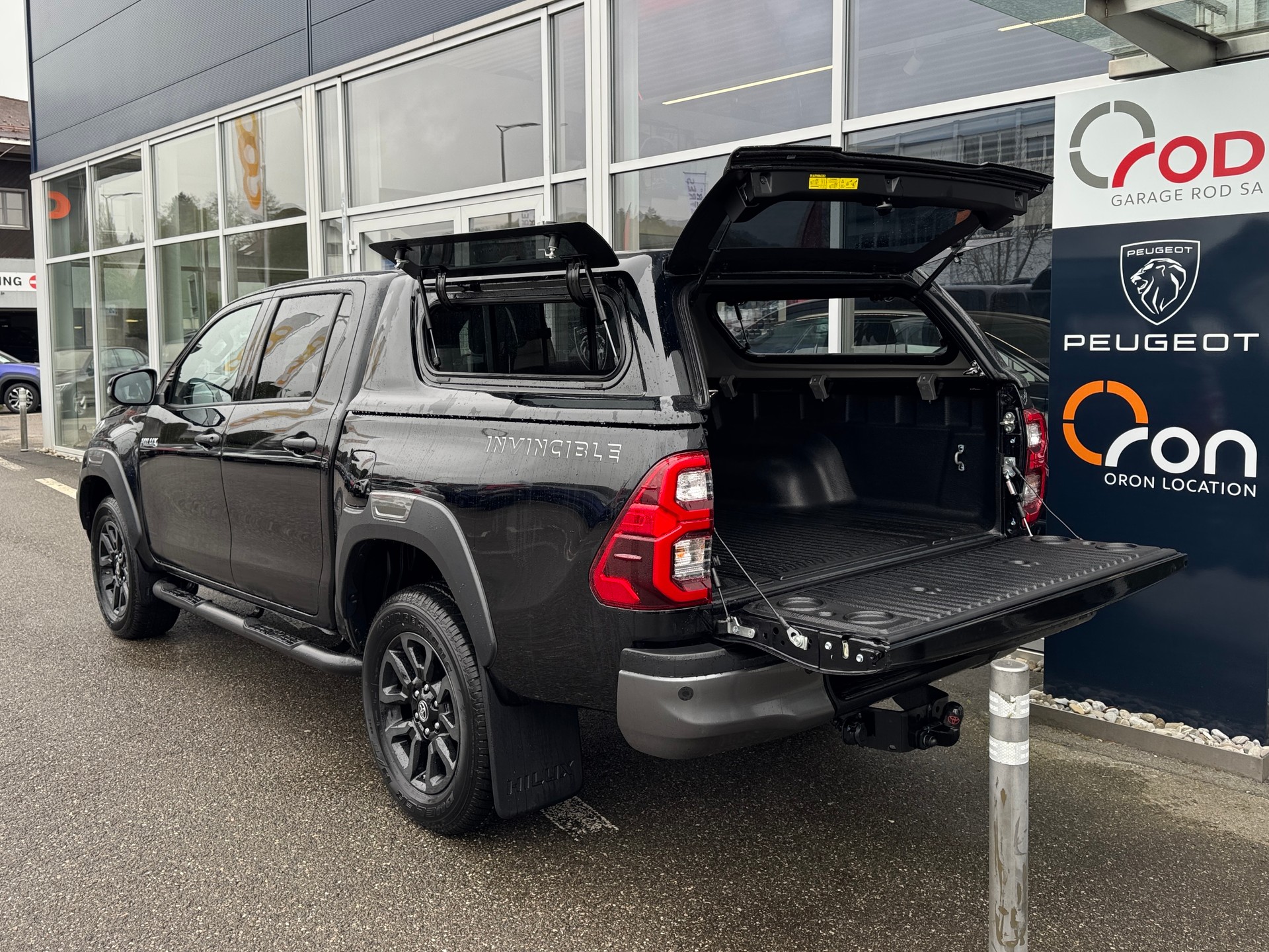TOYOTA Hilux 2.8d MHEV Invincible Double Cab 4x4-image-6