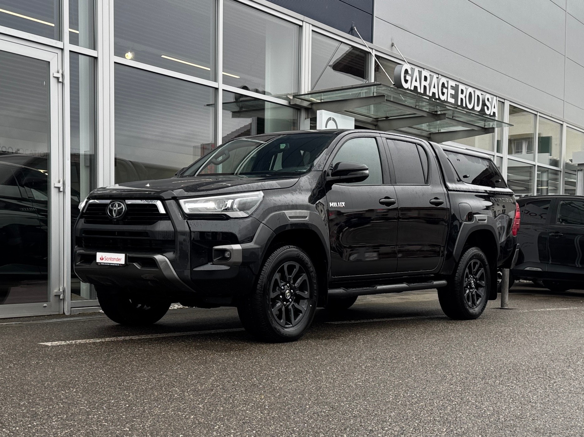 TOYOTA Hilux 2.8d MHEV Invincible Double Cab 4x4-image-1